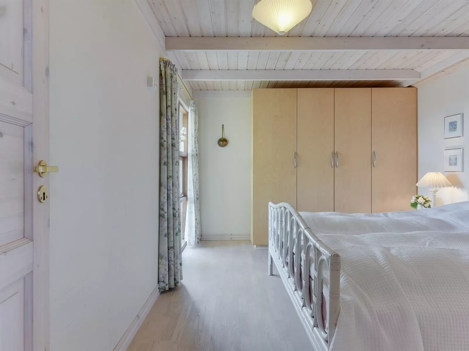 "Fam" - 300m from the sea-Binnen