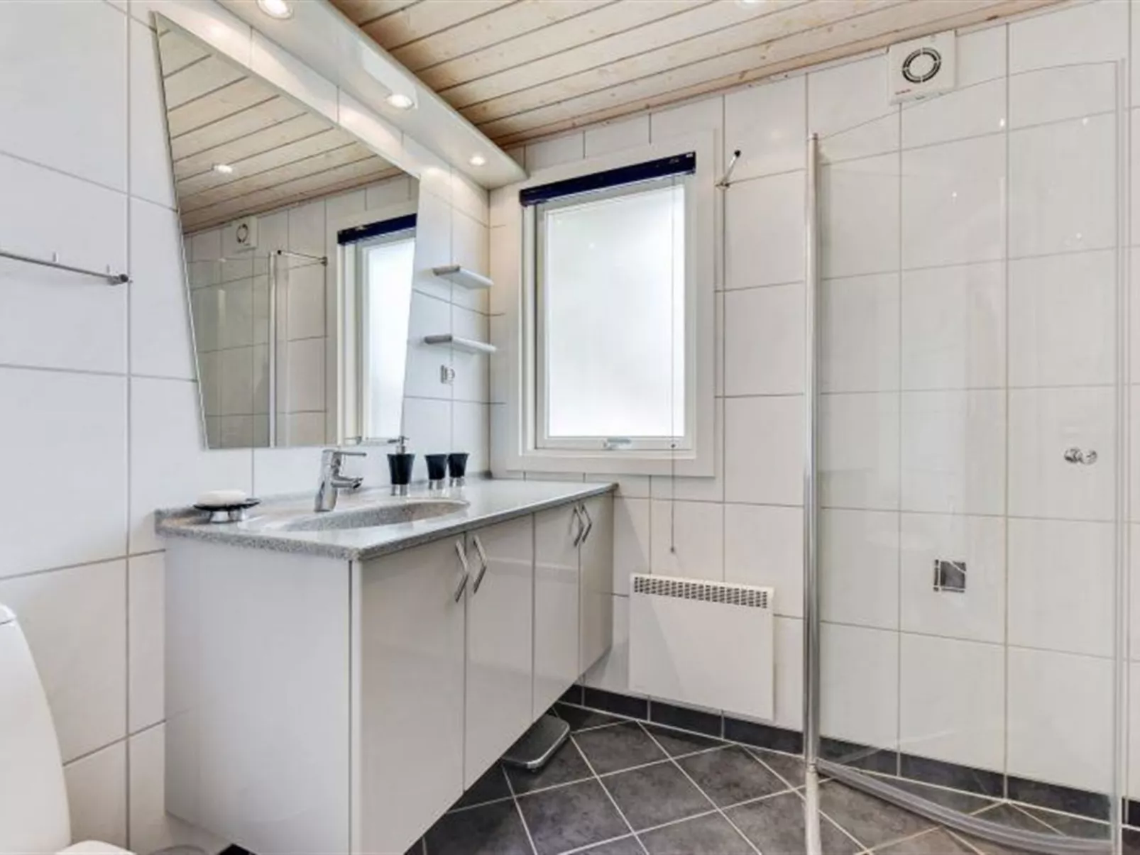 "Gudrid" - 500m from the sea-Binnen