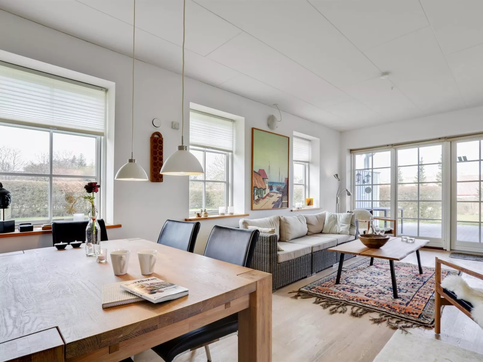 "Hunter" - 400m from the sea-Binnen