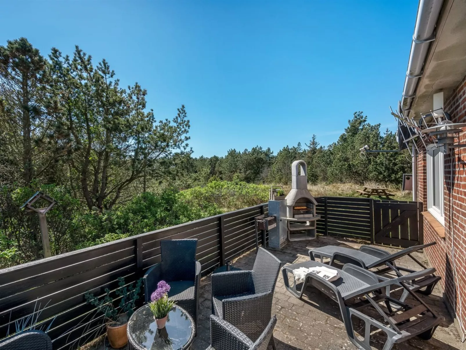 "Vappu" - 400m to the fjord-Buiten