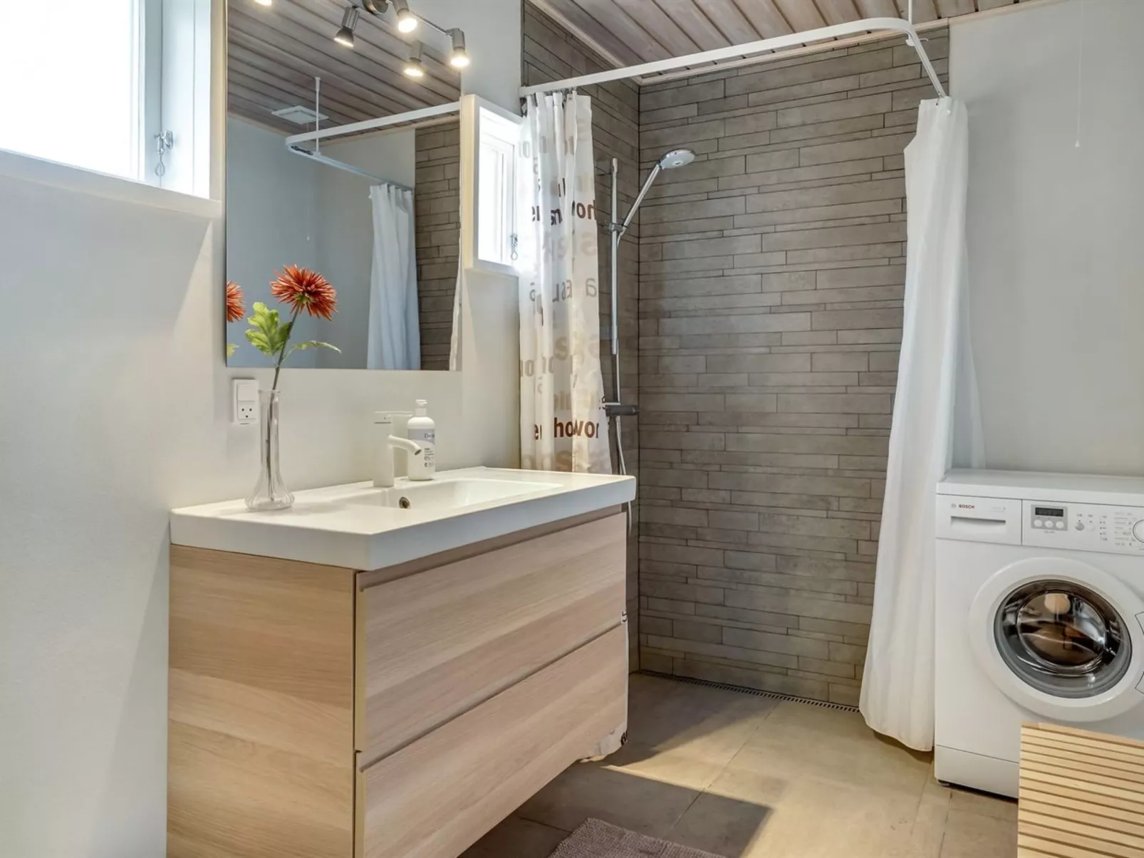 "Emiljan" - 400m from the sea-Binnen