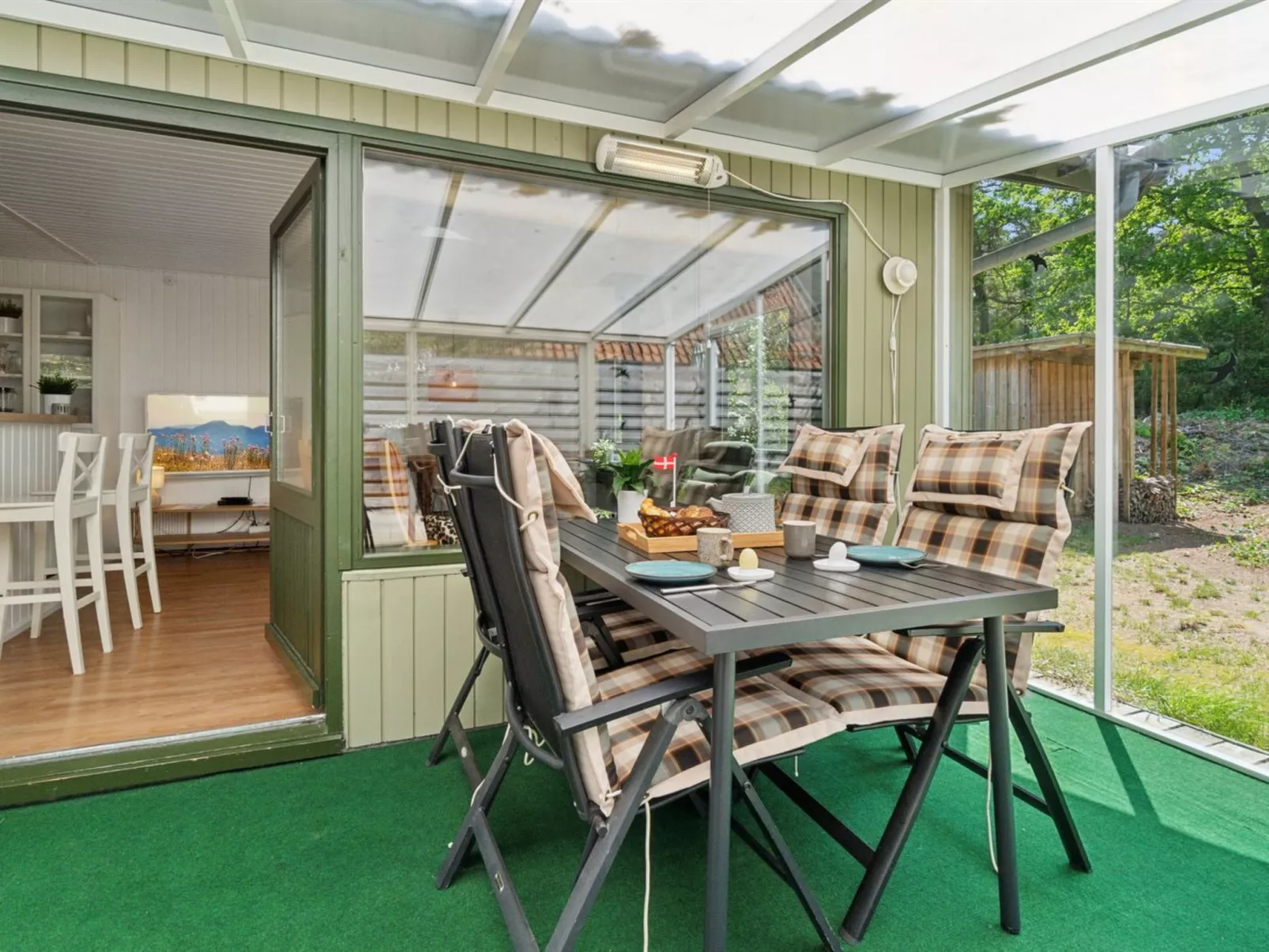 "Ellinor" - 300m from the sea-Binnen