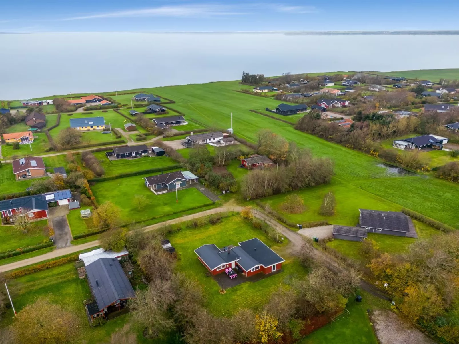 "Scarlet" - 400m to the fjord-Buiten