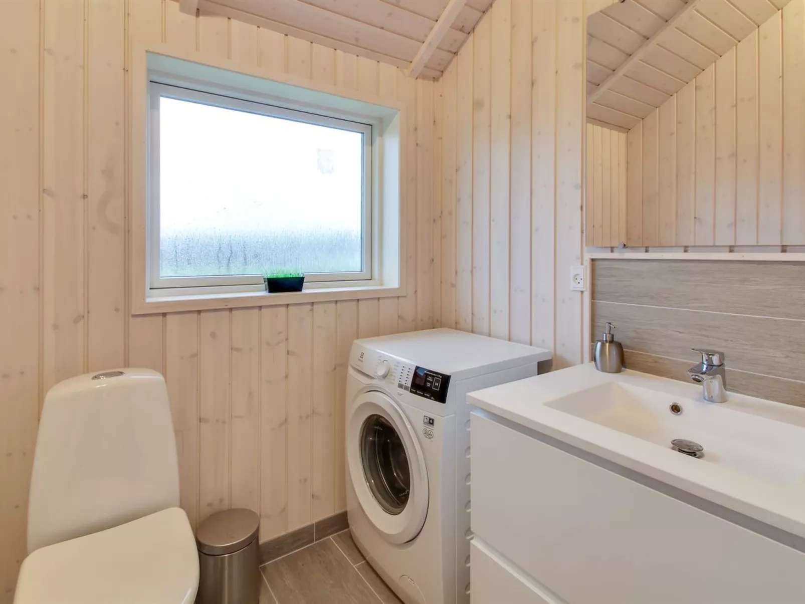 "Gertrude" - 1.1km to the fjord-Binnen