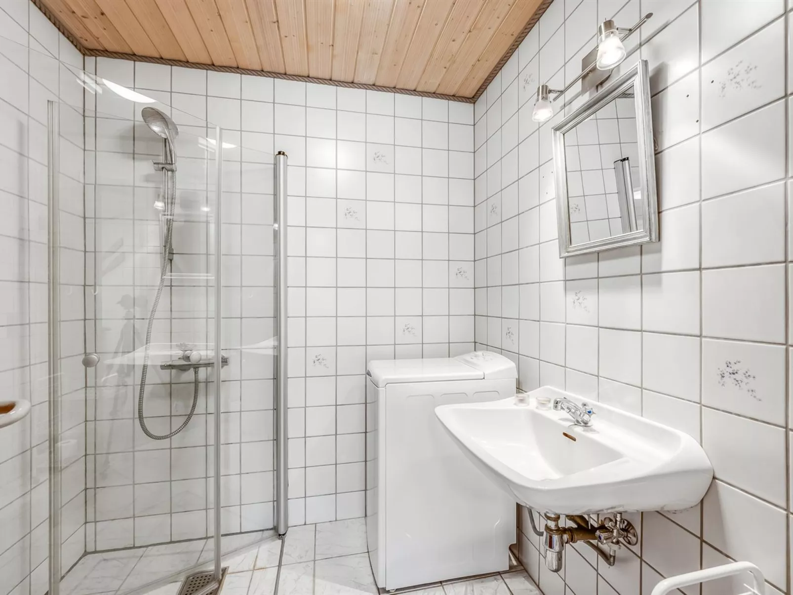 "Evina" - 17km to the fjord-Binnen