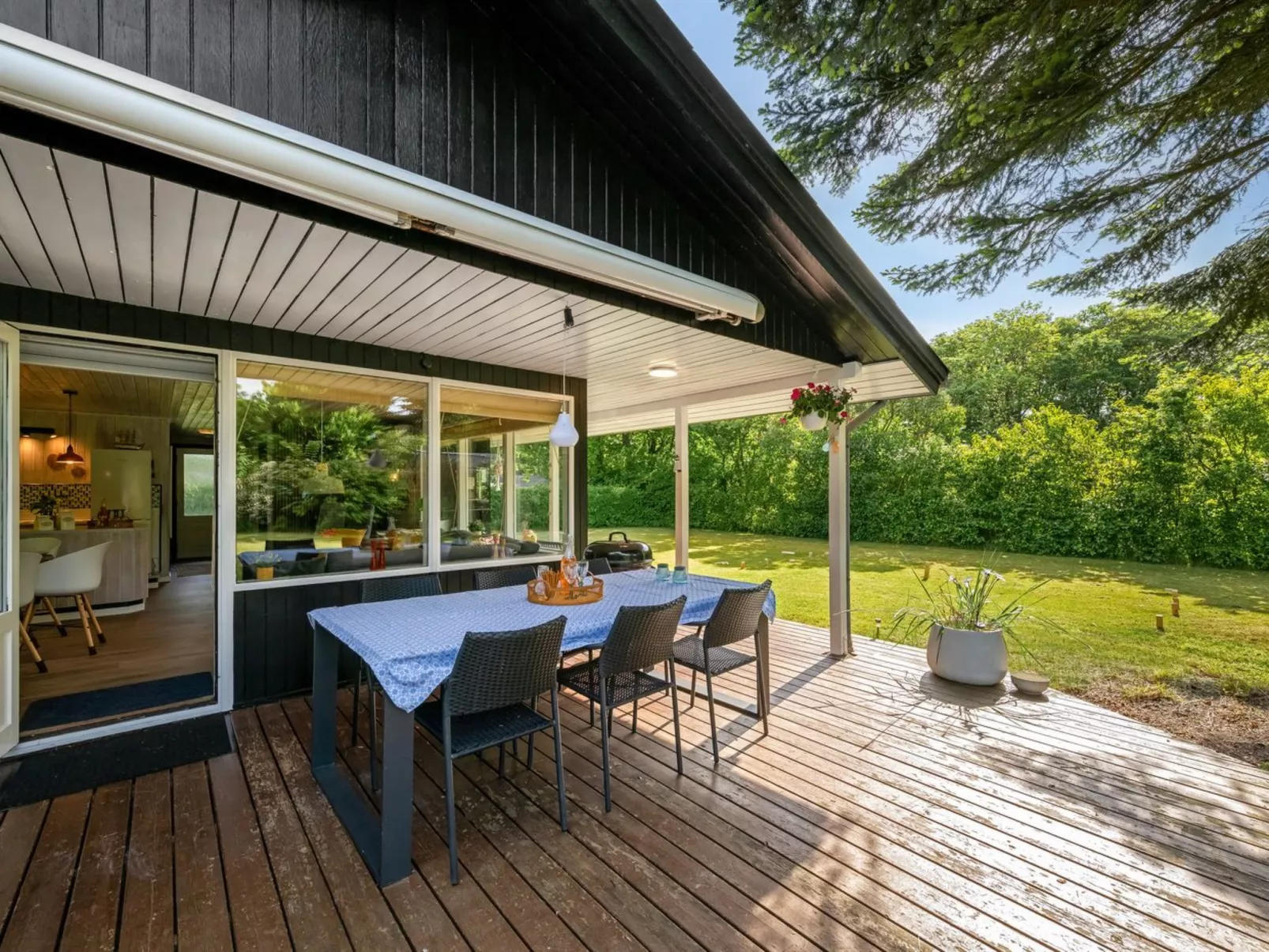 "Nelina" - 950m to the fjord-Buiten