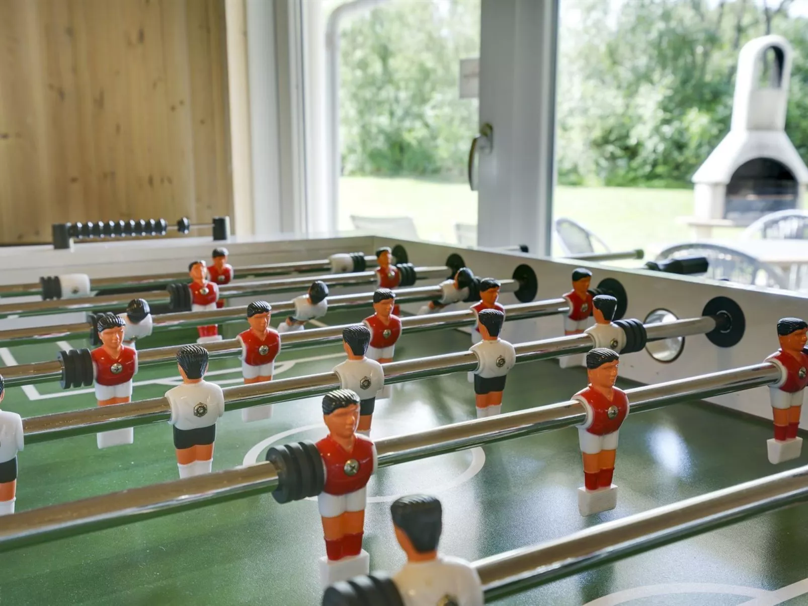 "Hughe" - 300m from the sea-Binnen