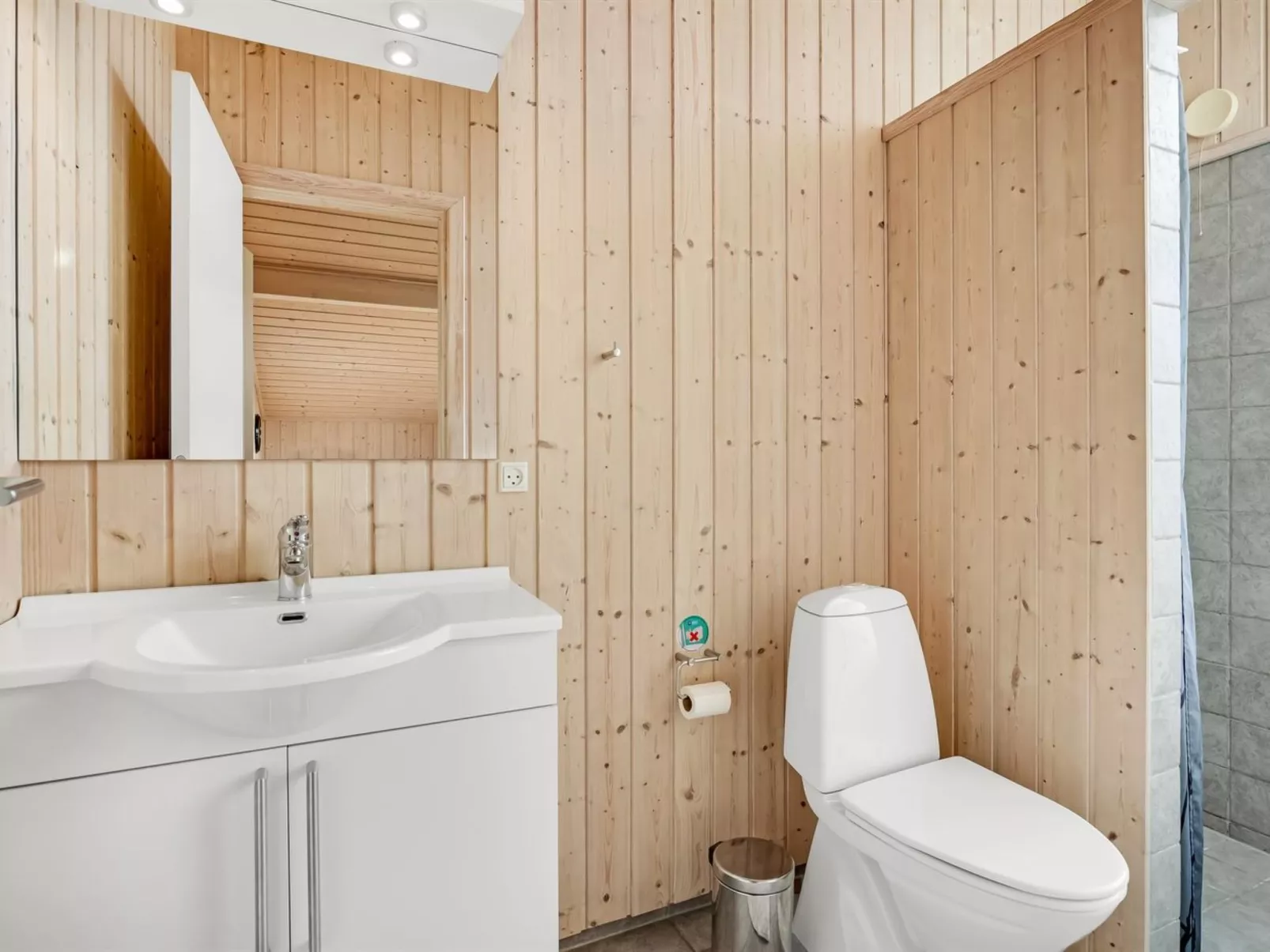 "Bovi" - 300m from the sea-Binnen