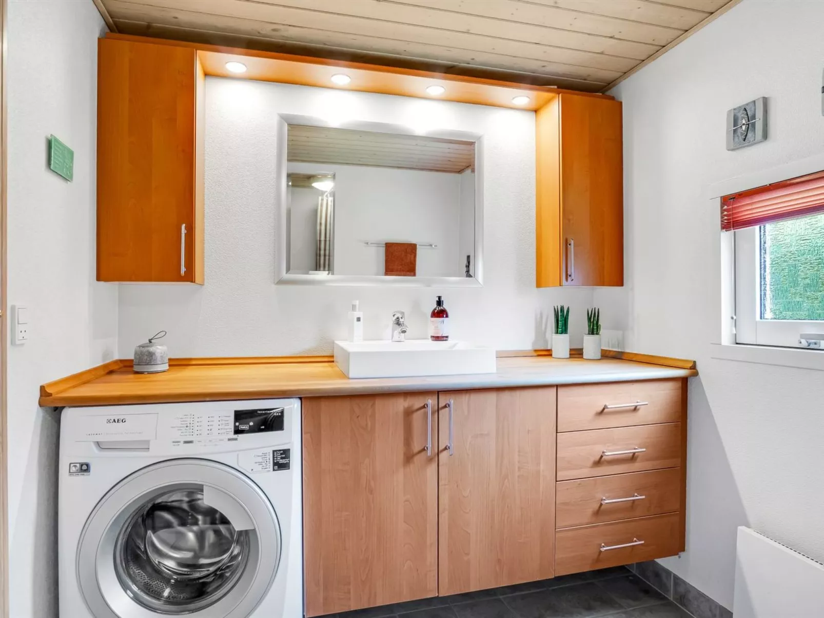 "Vetle" - 2.8km from the sea-Binnen