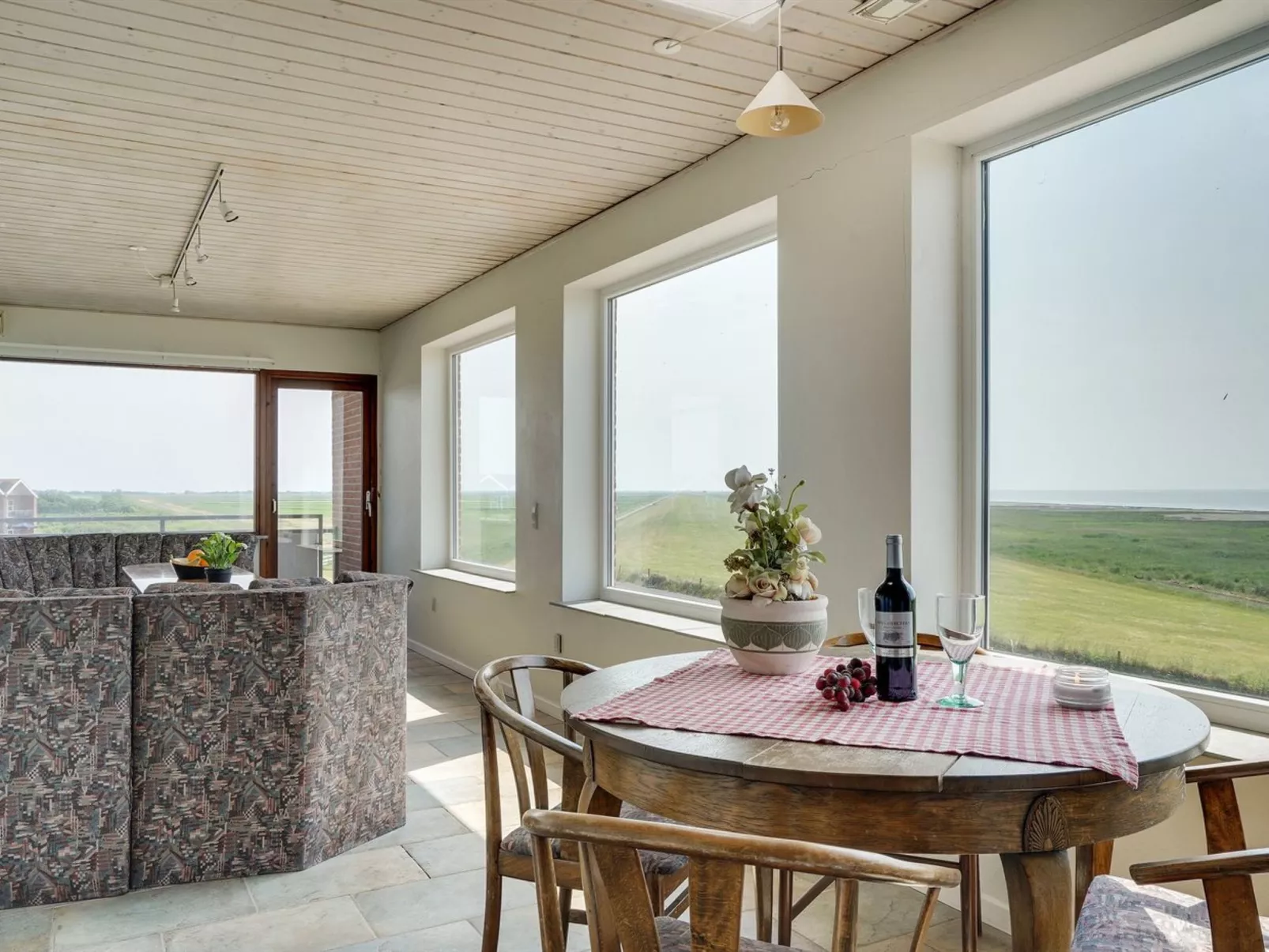 "Stilla" - 35km from the sea-Binnen