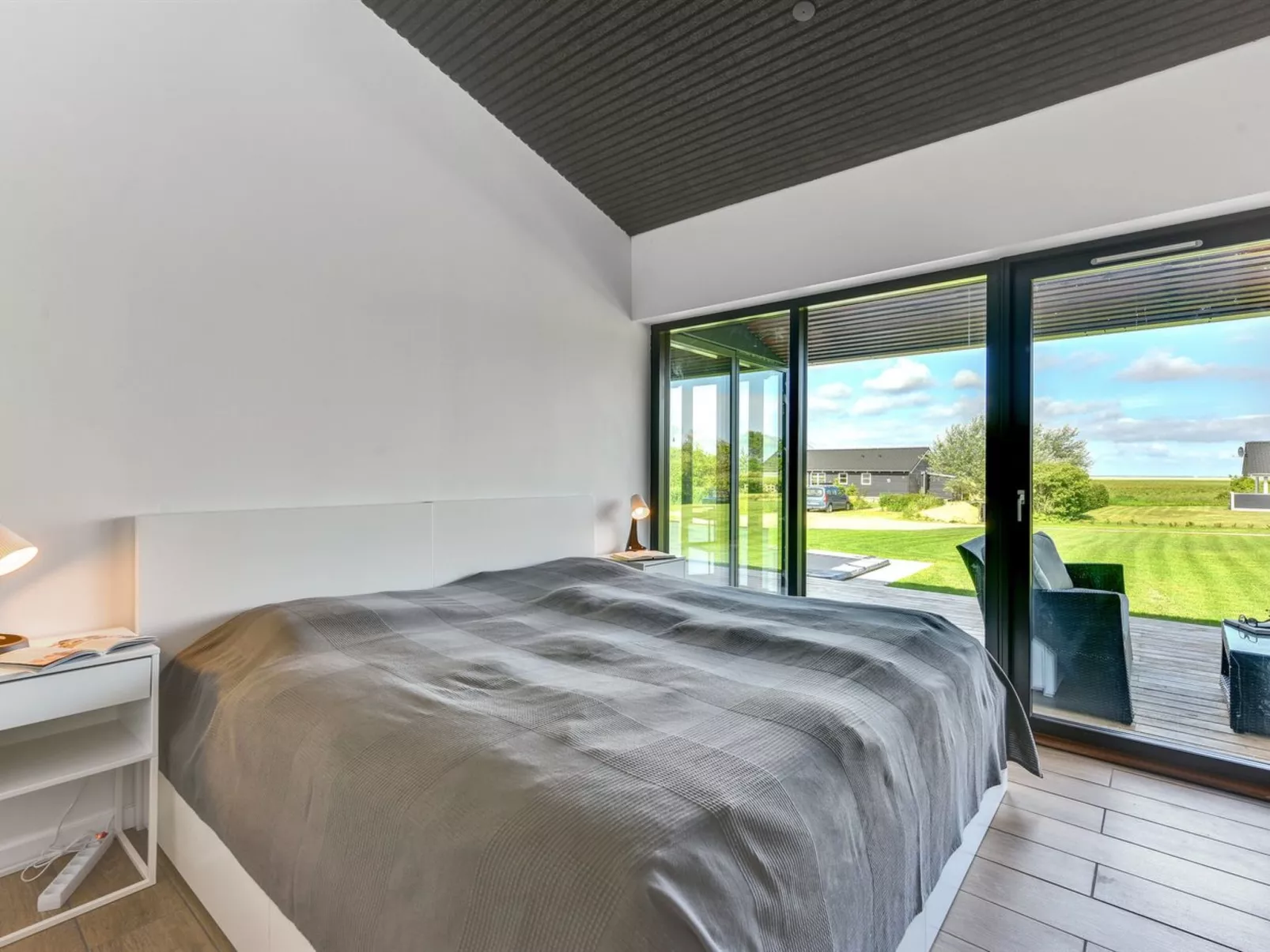 "Emilie" - 250m to the fjord-Binnen