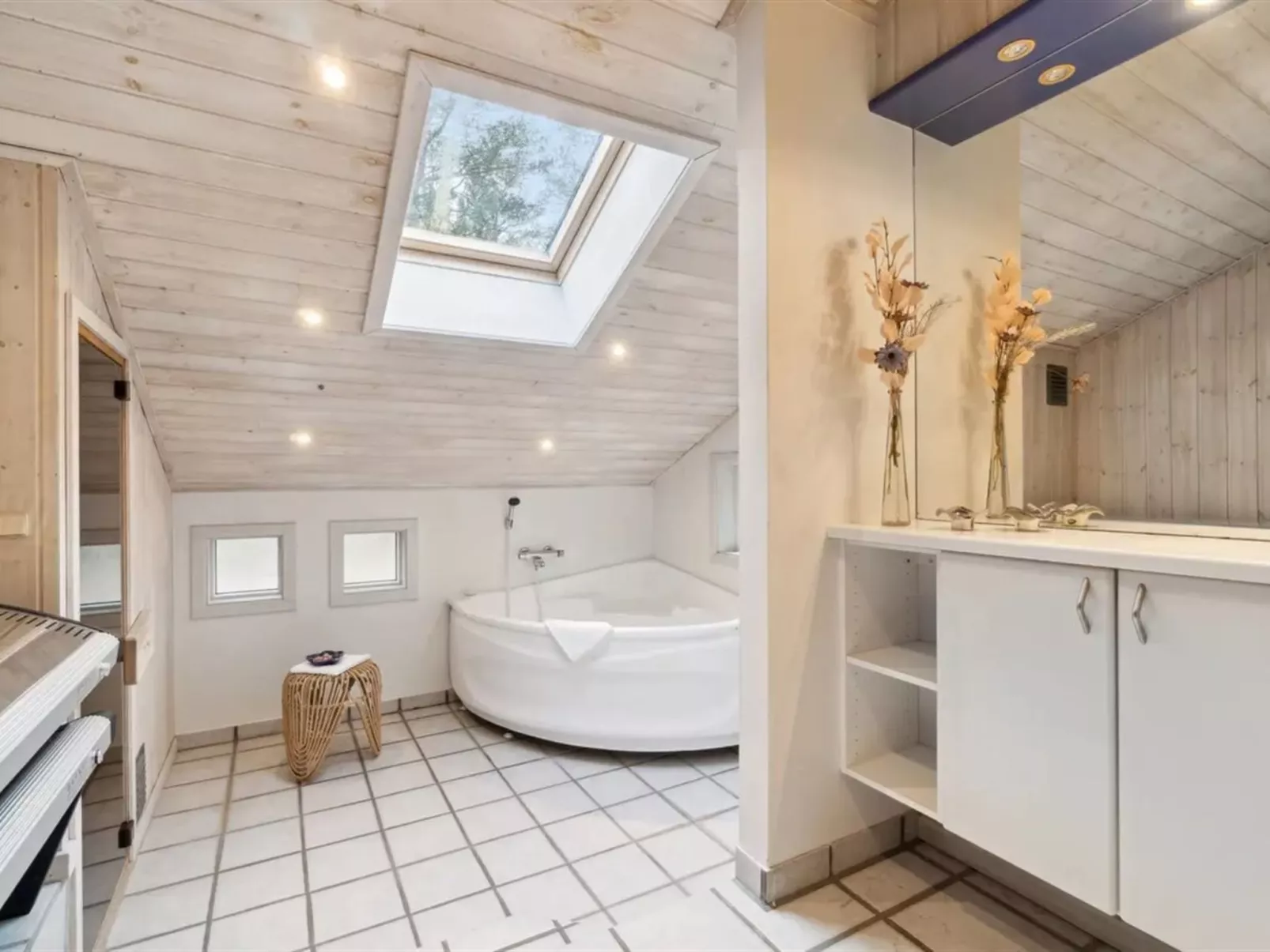 "Micaela" - 450m from the sea-Binnen