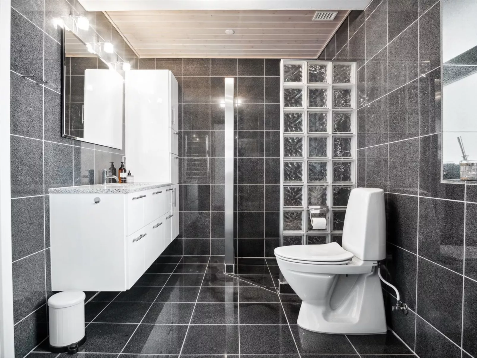 "Kerstin" - 400m from the sea-Binnen