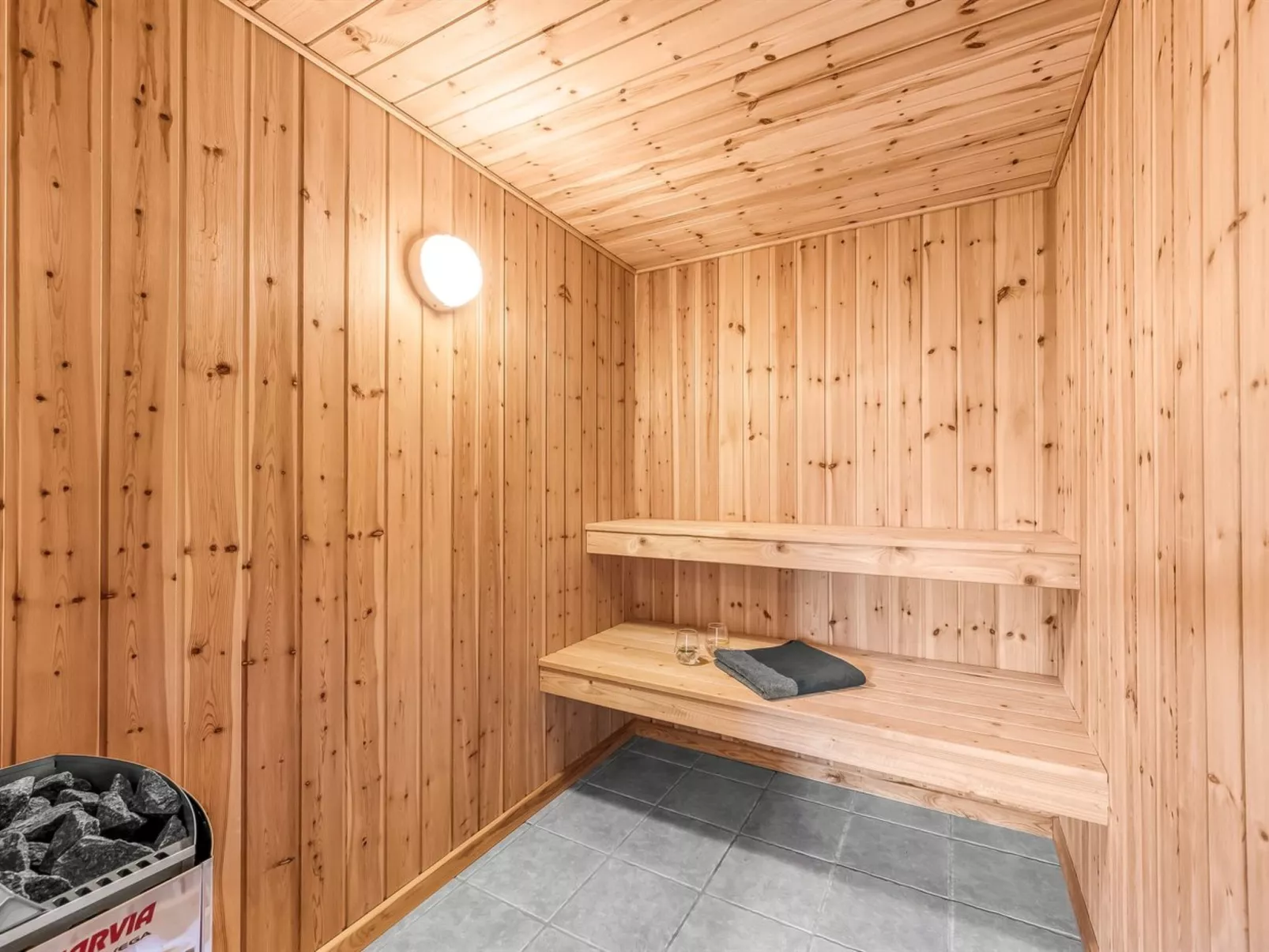 "Rekke" - 300m to the fjord-Binnen