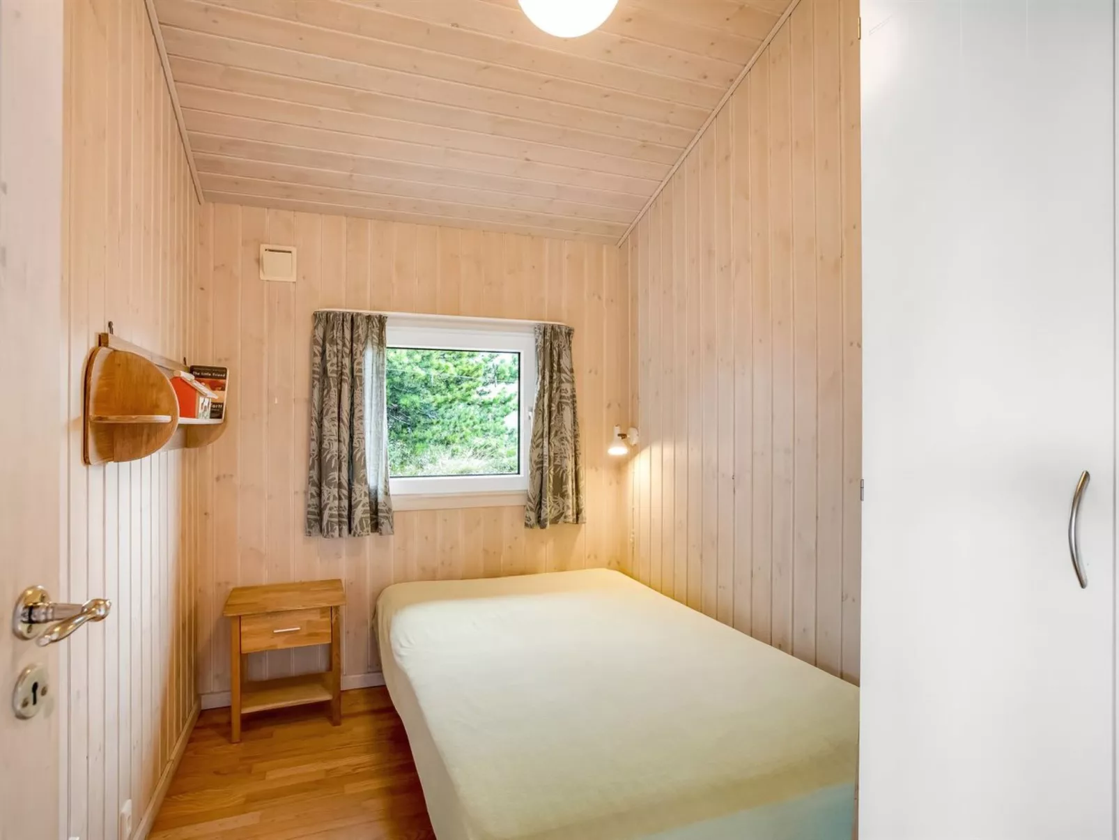 "Tineke" - 800m from the sea-Binnen