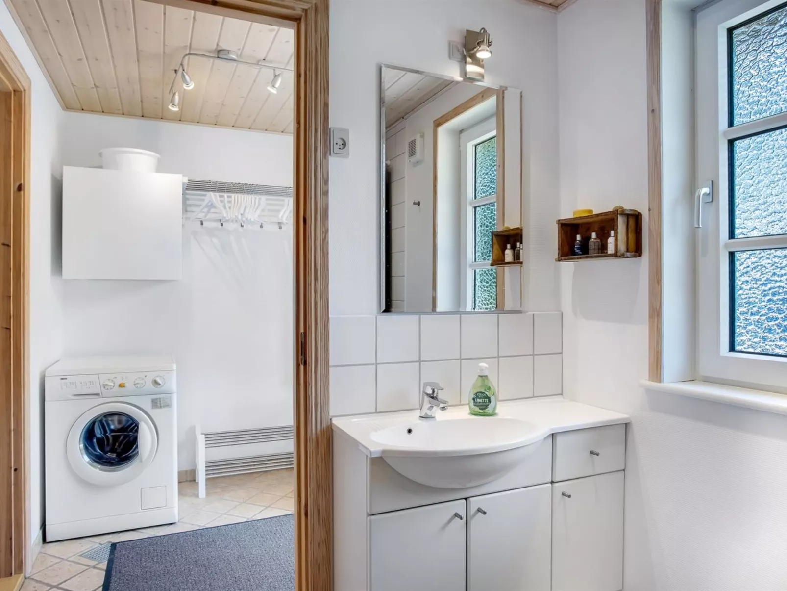 "Laila" - 1.2km from the sea-Binnen