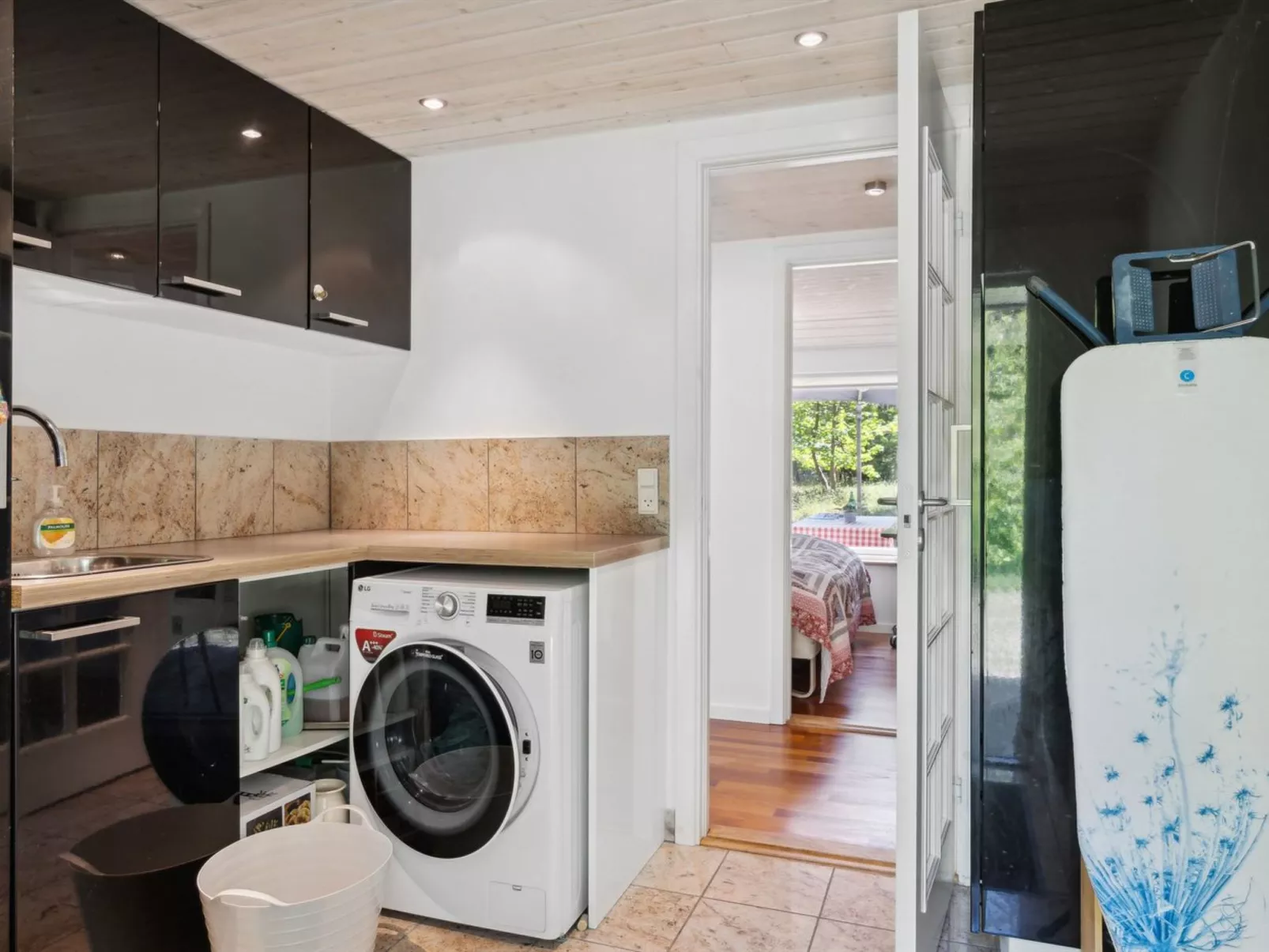 "Amina" - 1.1km from the sea-Binnen