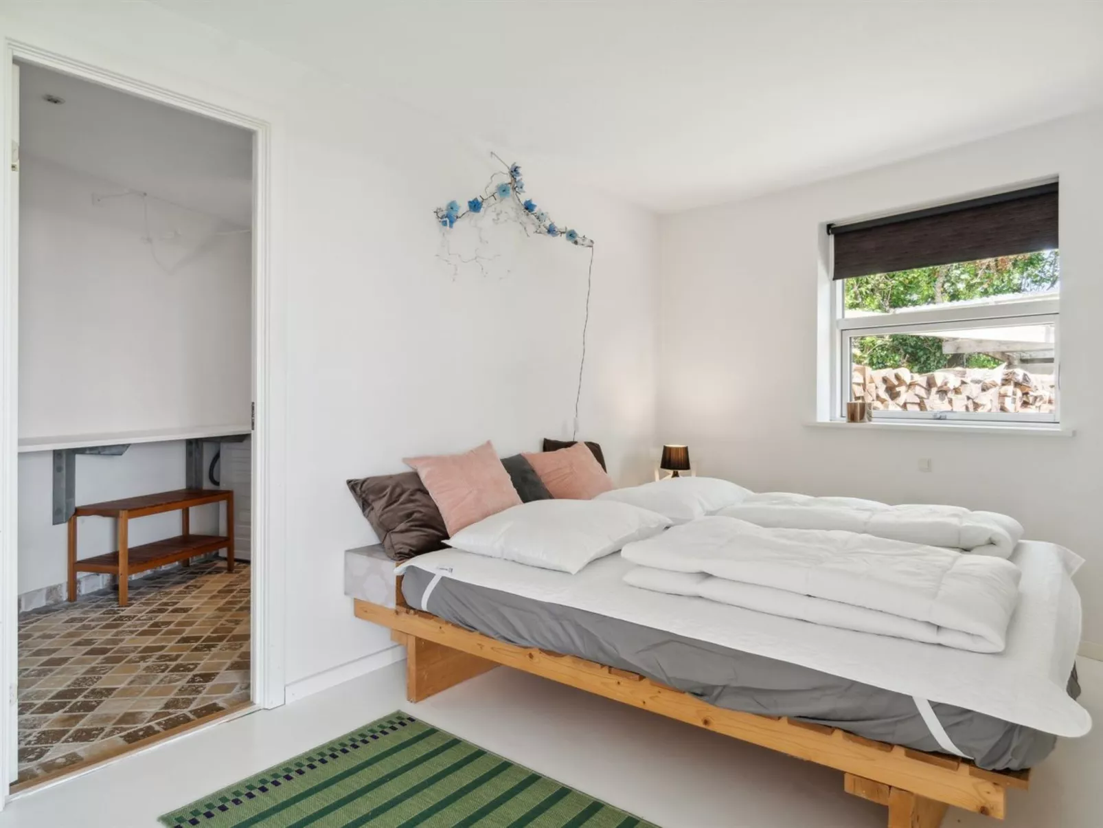 "Vemund" - 100m to the fjord-Binnen