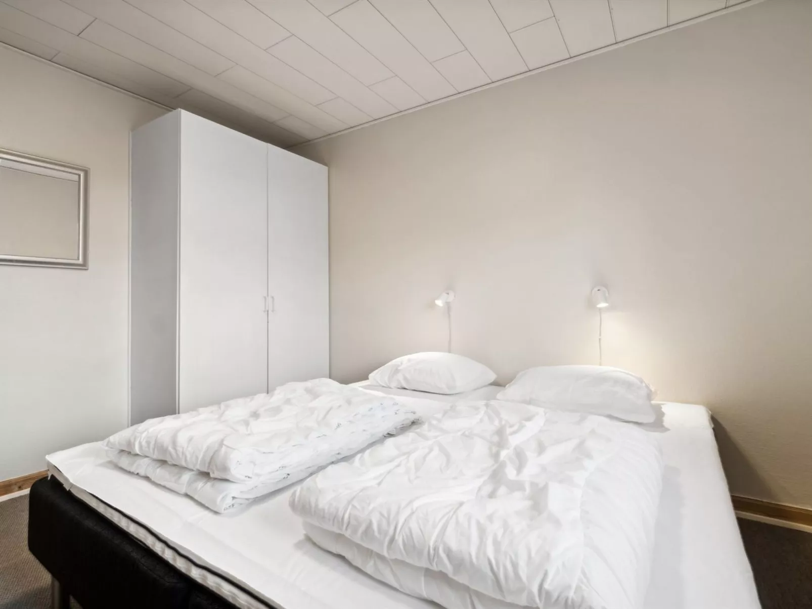 "Josie" - 700m from the sea-Binnen