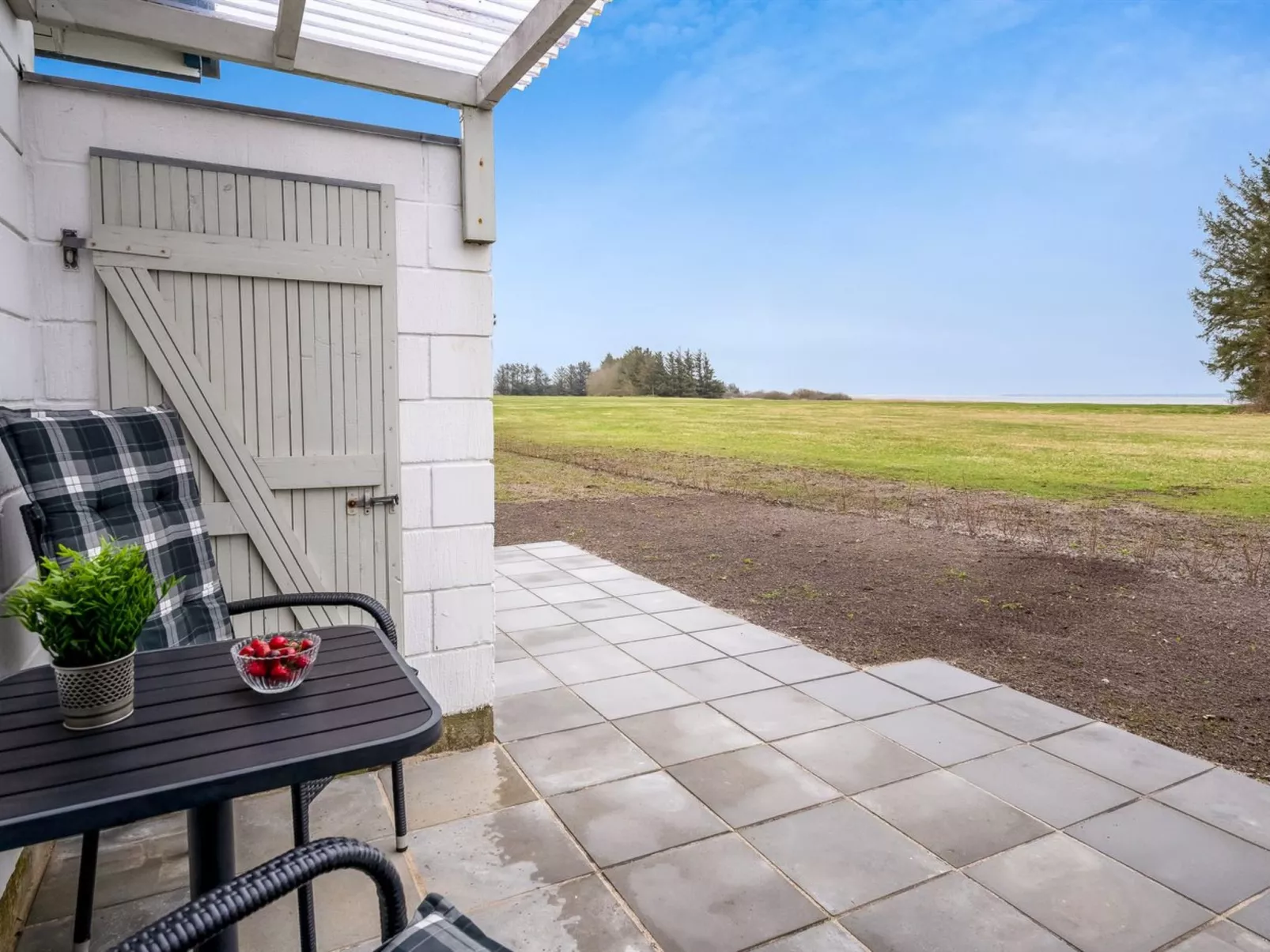 "Moreen" - 200m to the fjord-Buiten