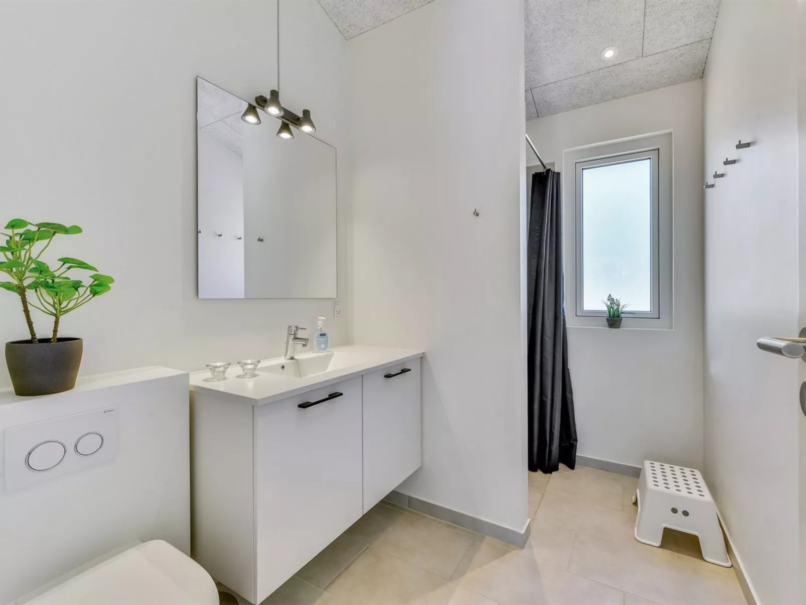 "Merve" - 800m to the fjord-Binnen