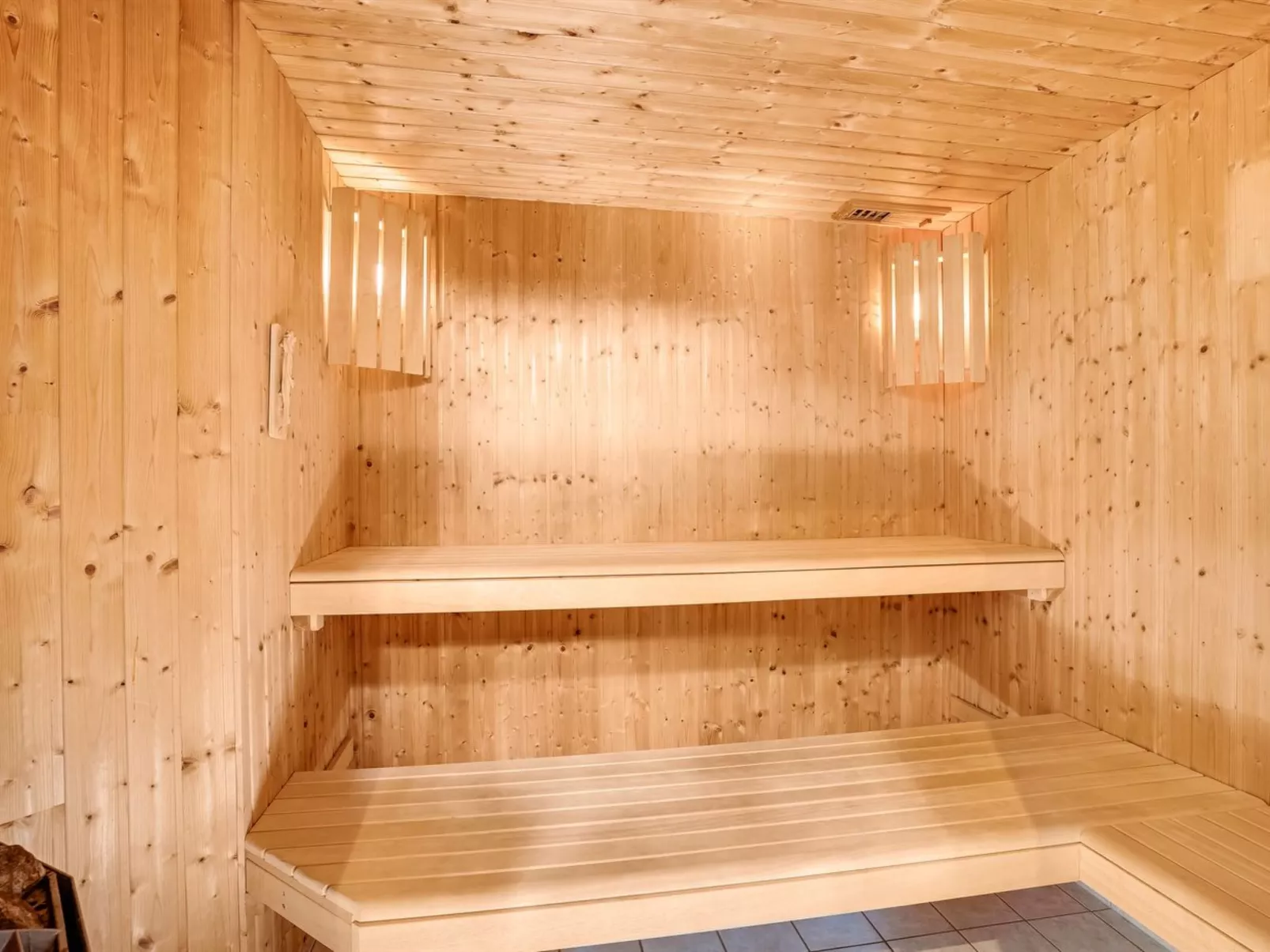 "Gravers" - 100m from the sea-Binnen