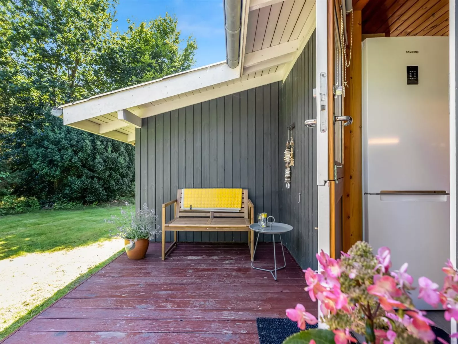 "Sofja" - 175m to the fjord-Buiten