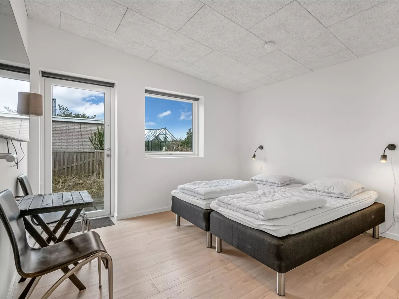 "Clarabelle" - 1.2km from the sea-Binnen