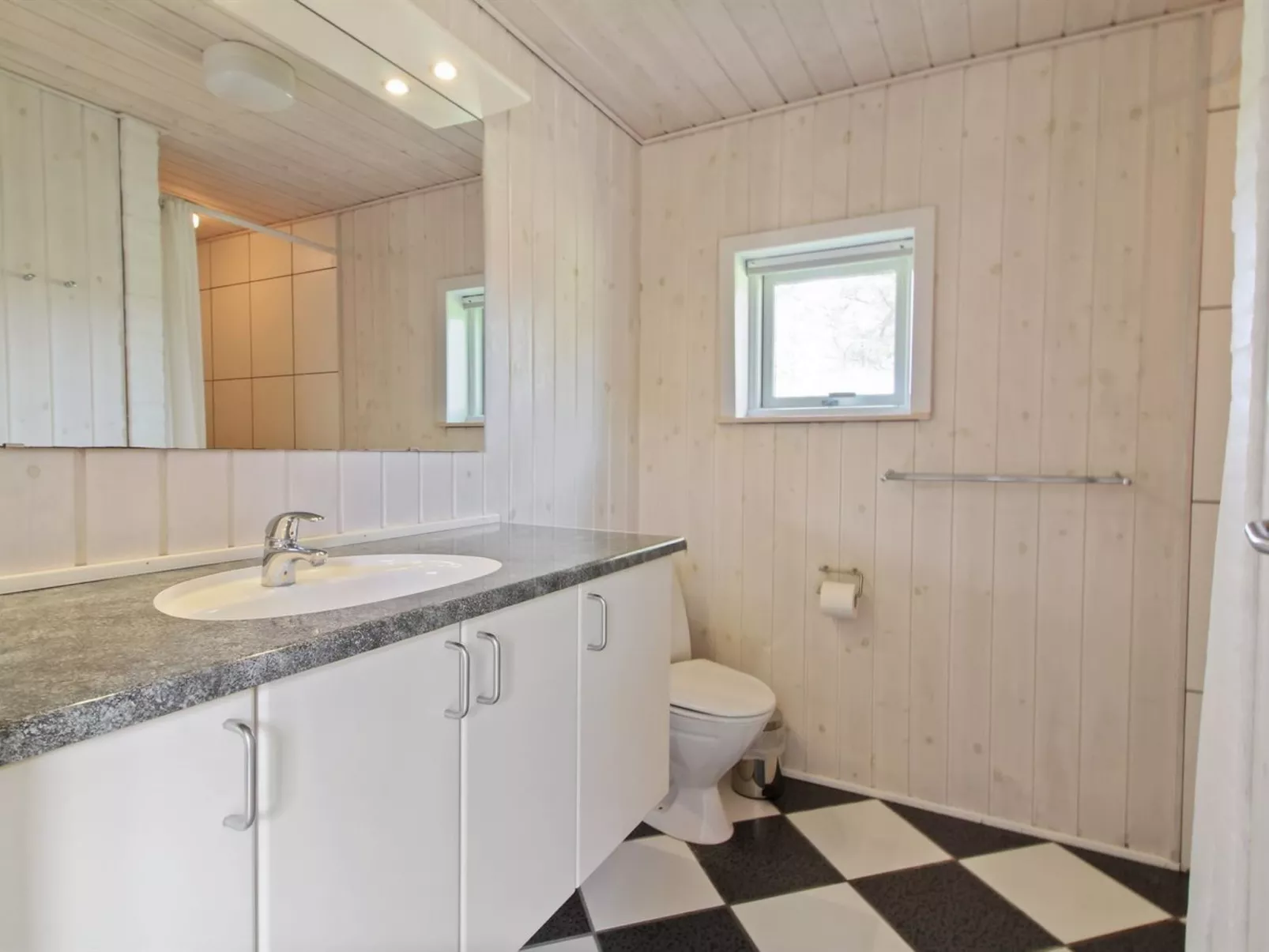 "Hillmari" - 200m from the sea-Binnen