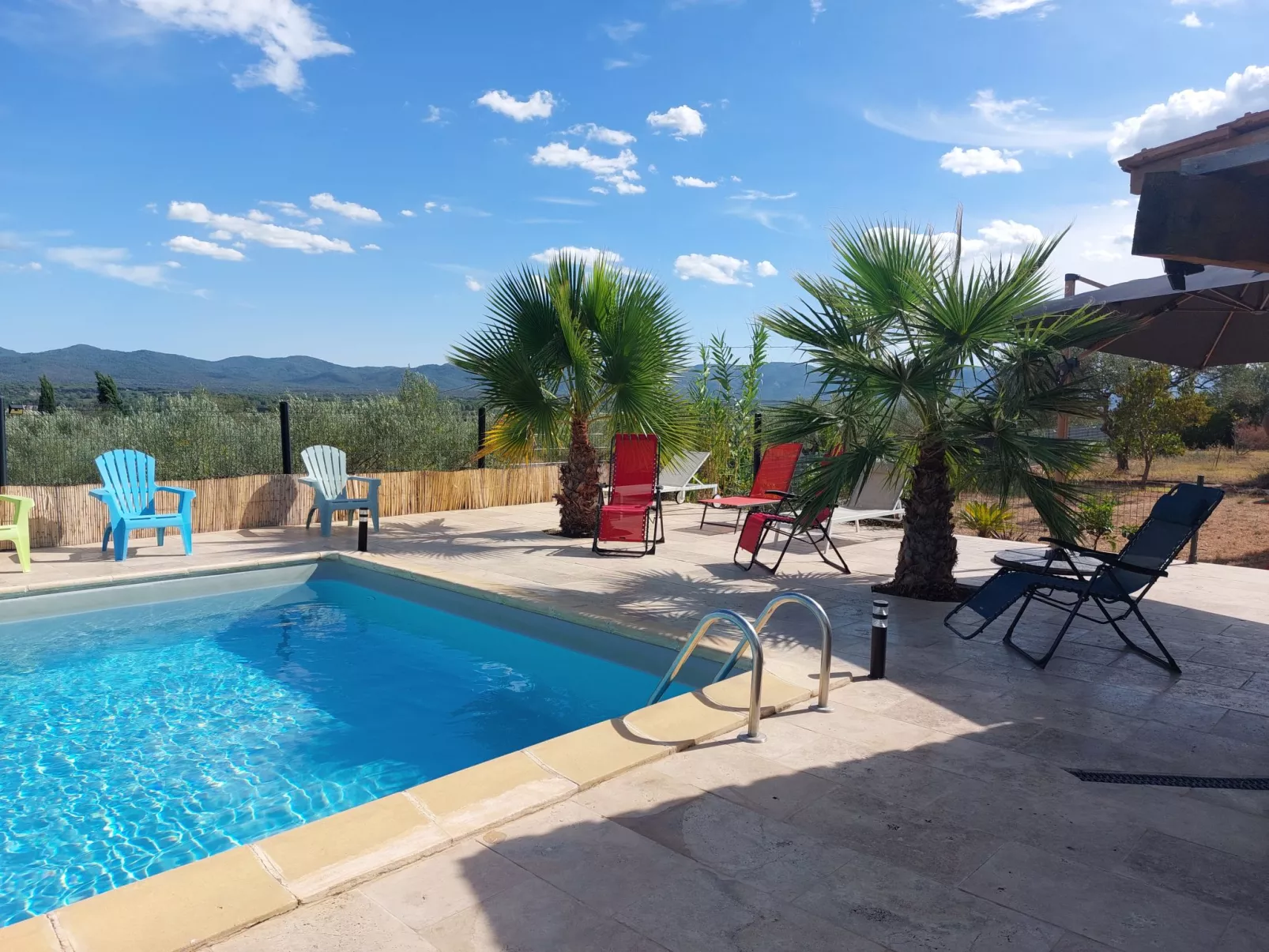 Les Lauriers Blancs-Buiten