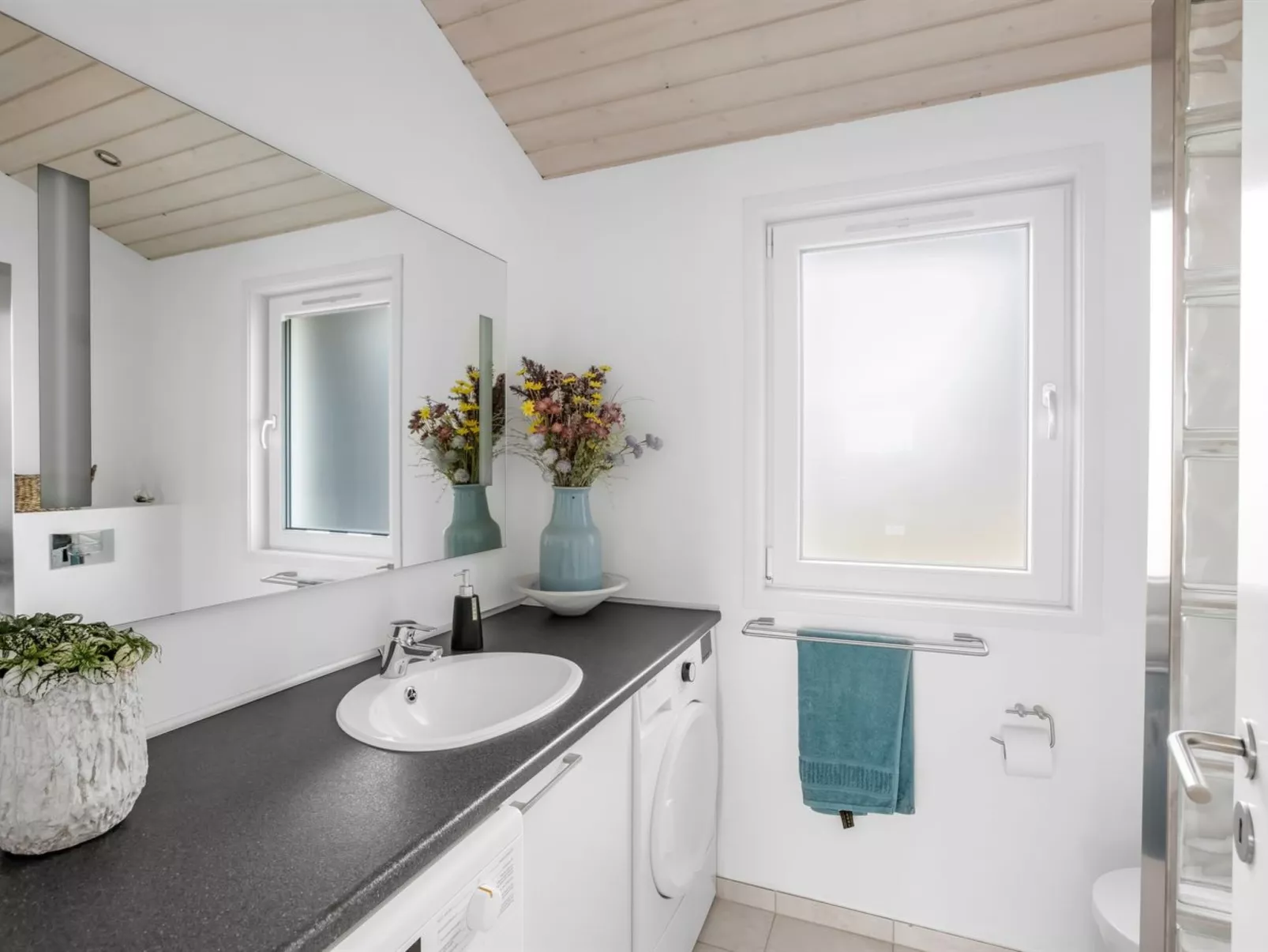 "Lennart" - 300m from the sea-Binnen