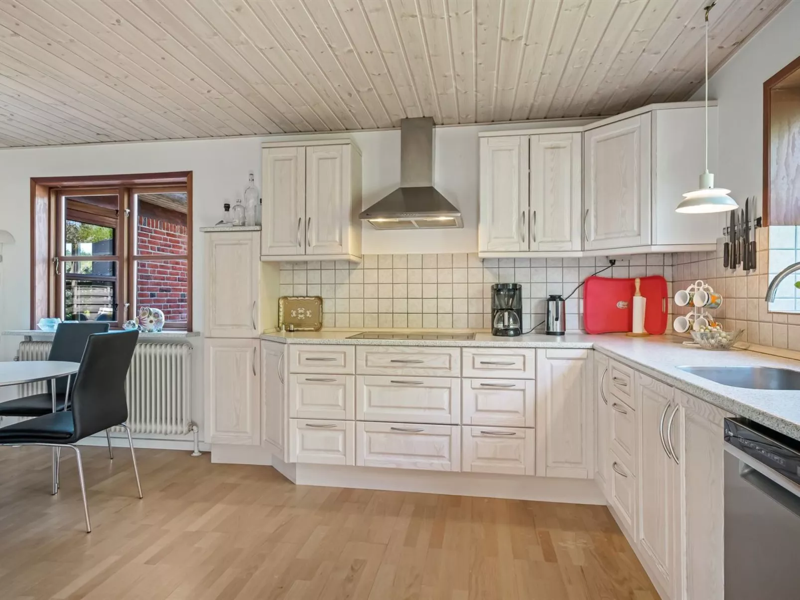 "Satu" - 2km from the sea-Binnen