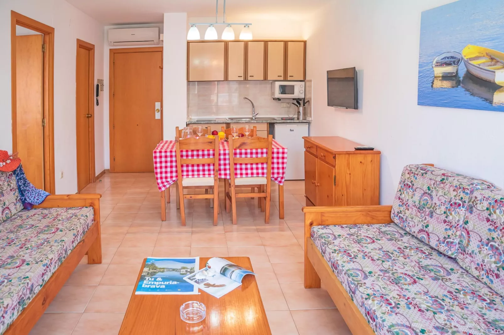 APARTAMENTOS COMTE D'EMPURIES B24-Woonkamer