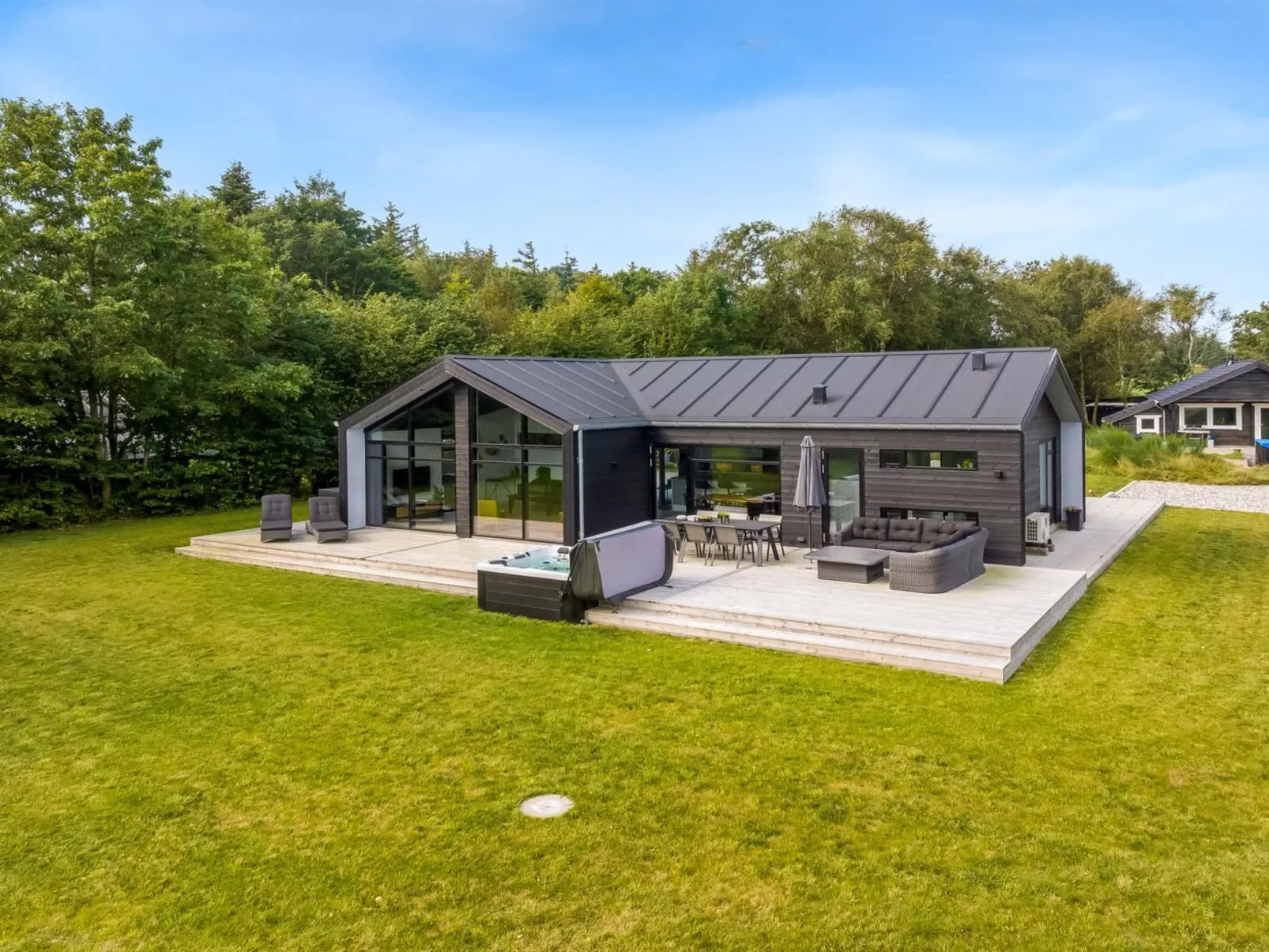 "Jahn" - 250m to the fjord-Buiten