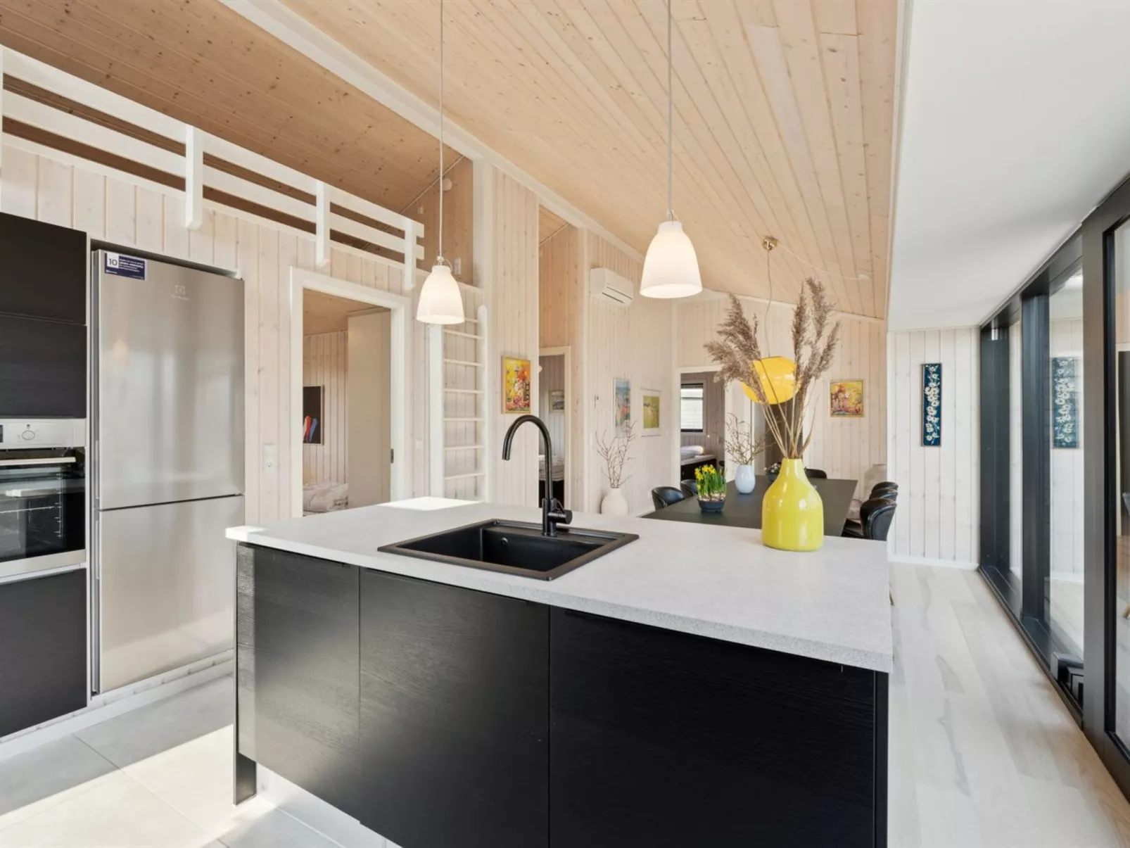 "Viveke" - 10m from the sea-Binnen