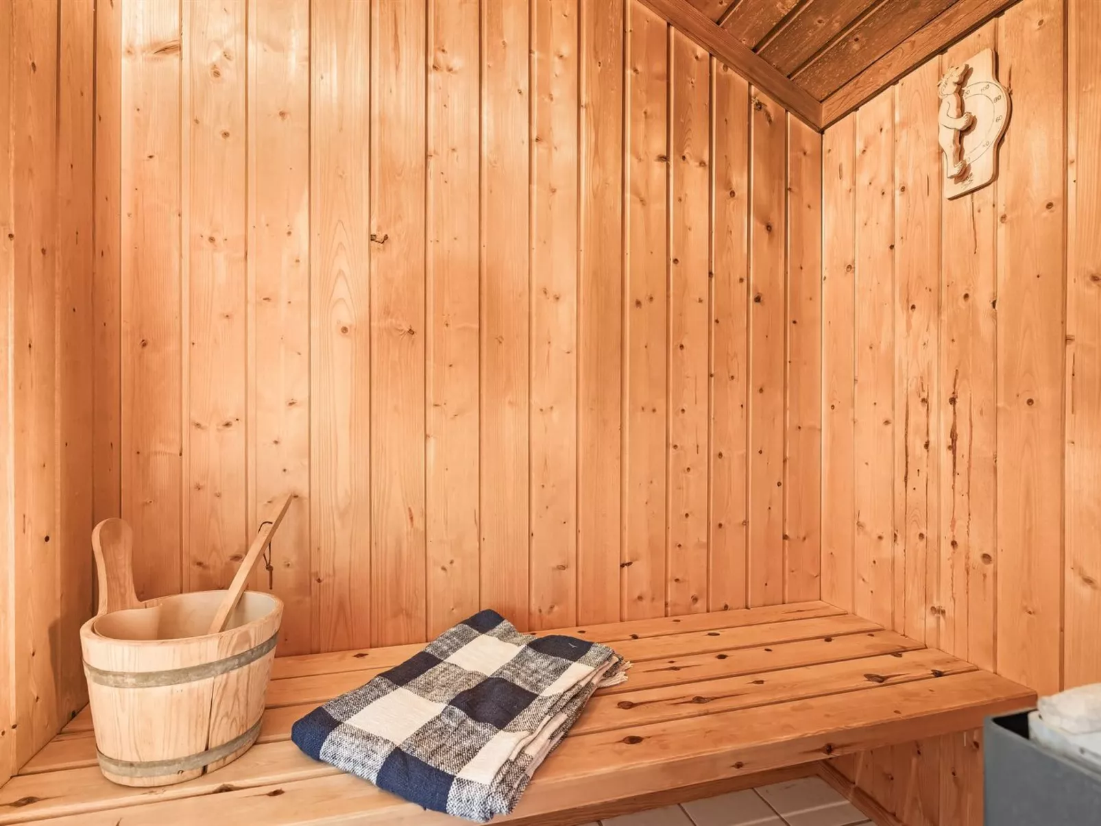 "Emili" - 300m from the sea-Binnen