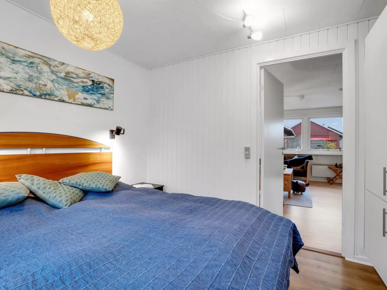 "Arise" - 700m from the sea-Binnen