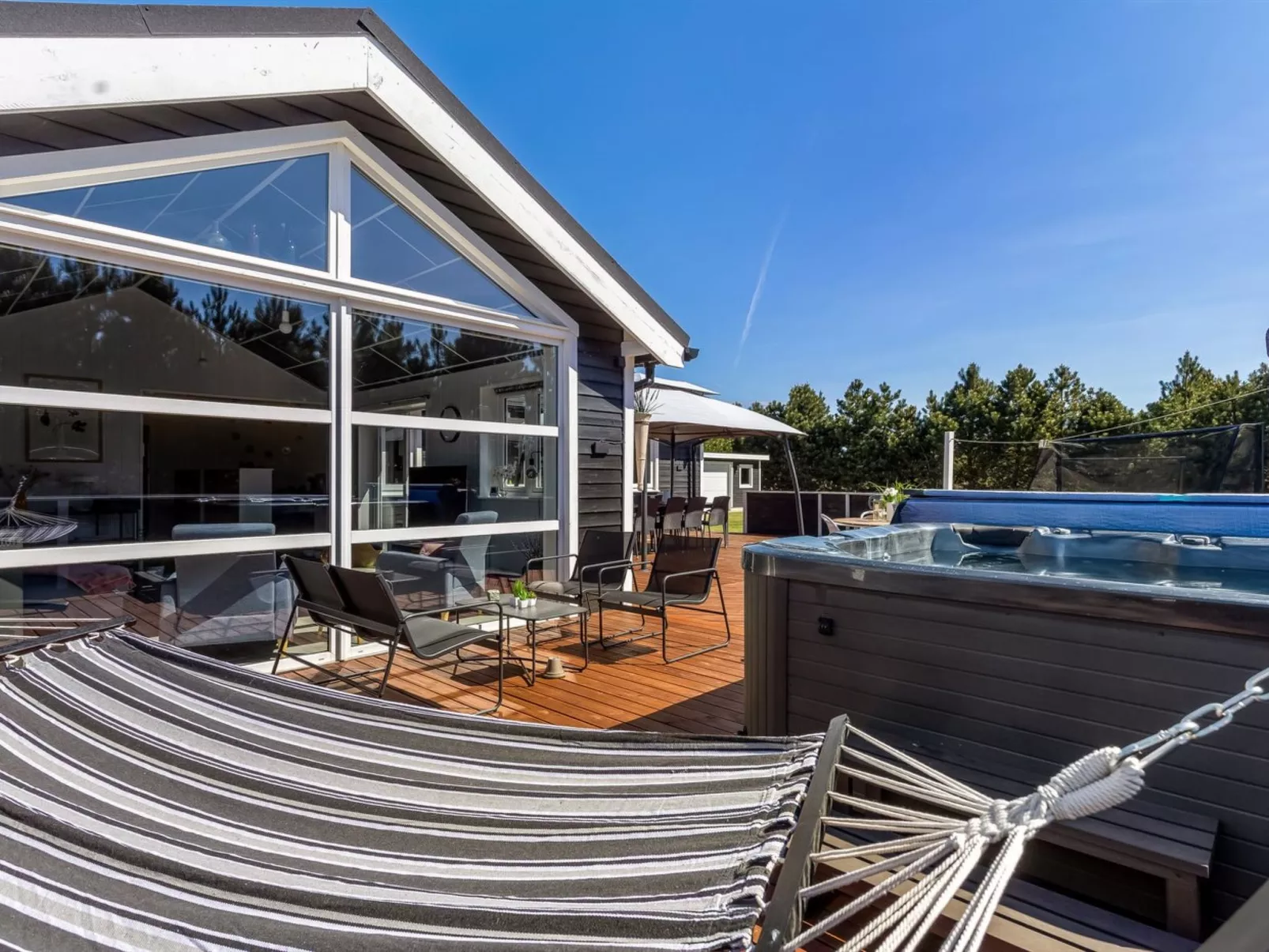 "Amdi" - 1.3km from the sea-Buiten