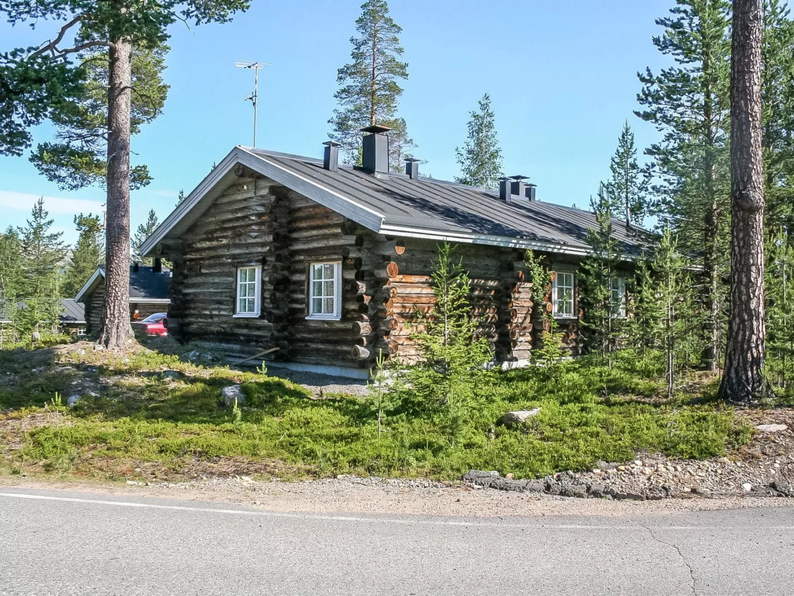 Lomaylläs a 13 / hotellintie 1 a-Binnen