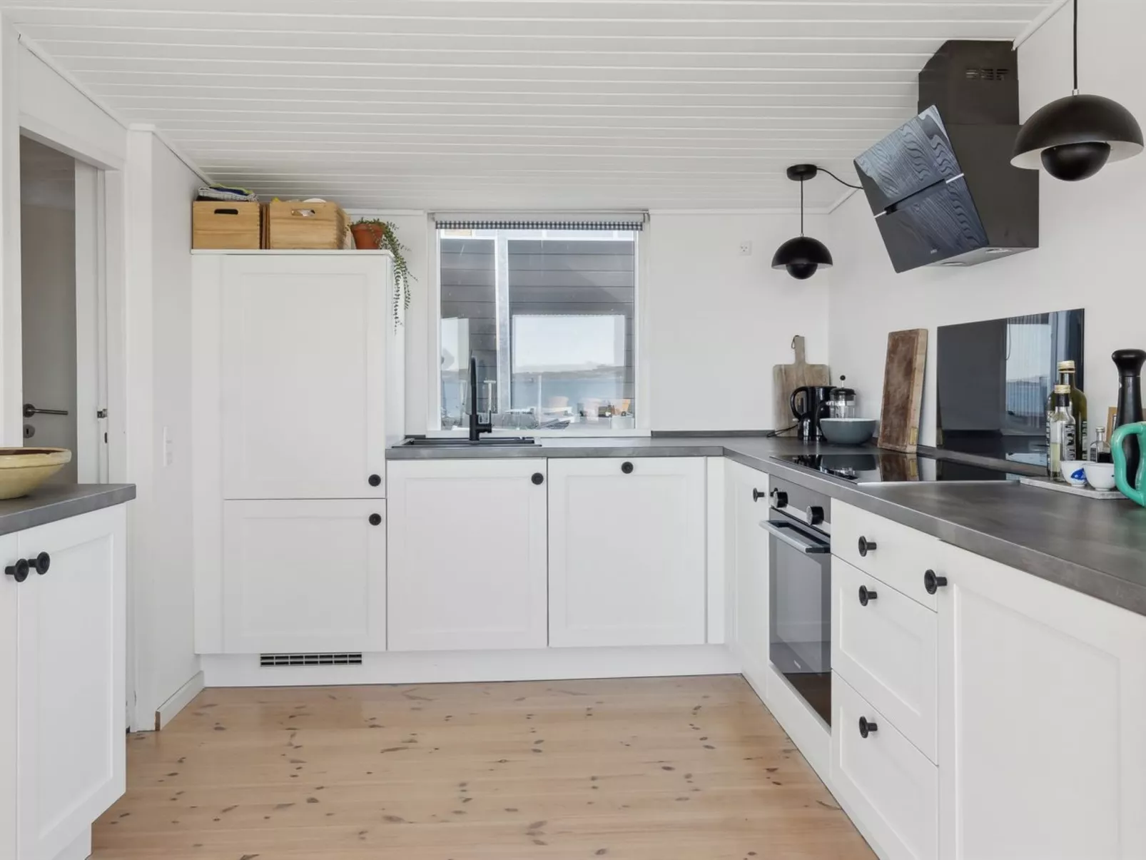 "Solbritt" - 30m from the sea-Binnen