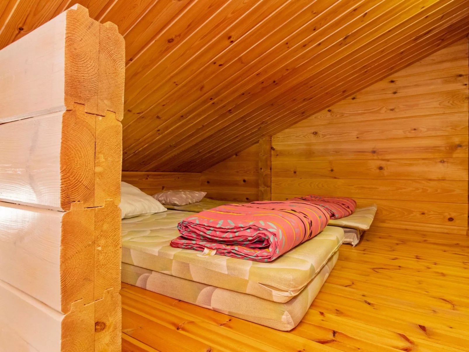 Gasthalla a paritalo-Binnen