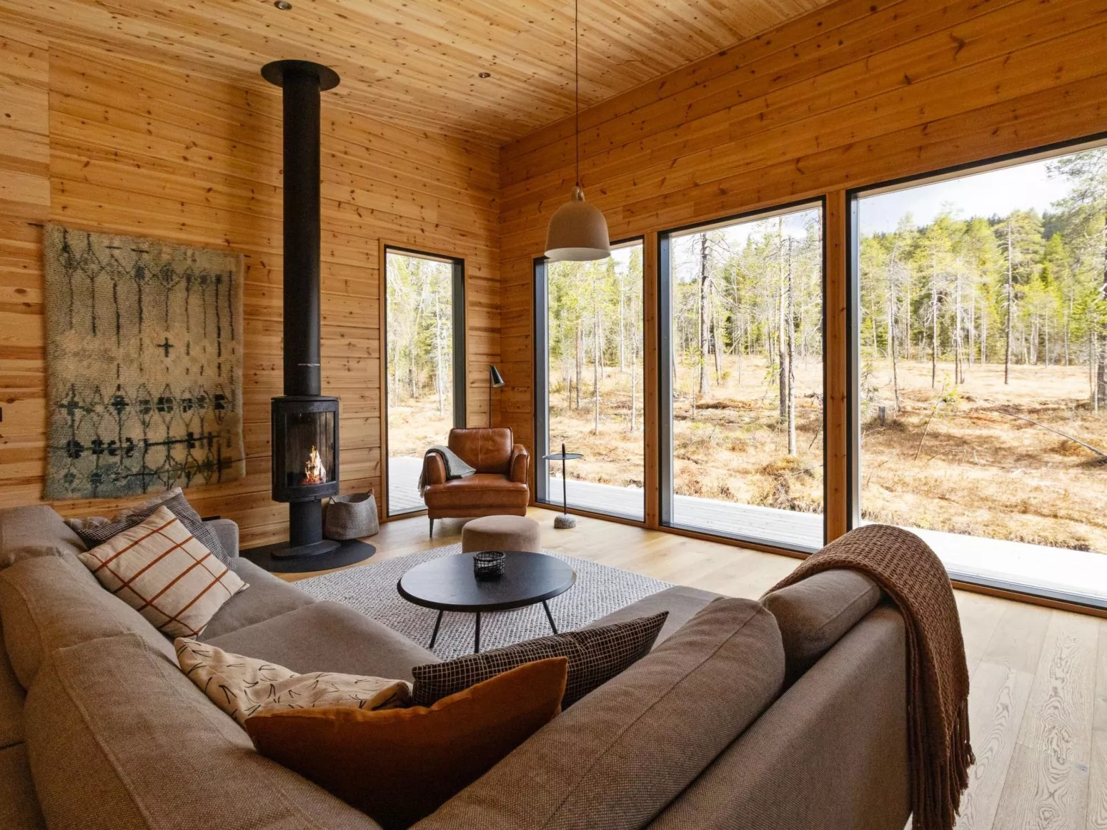 Sallan kuukkeli-Binnen