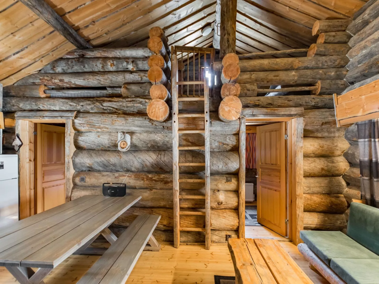 Seitsemän savua 3-Binnen