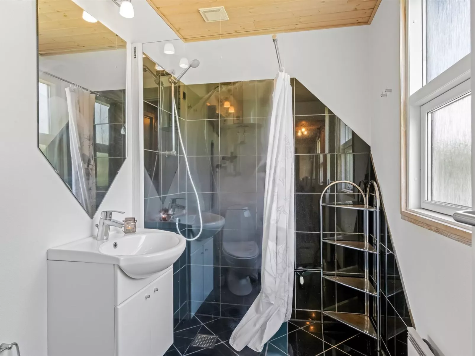 "Mina" - 600m to the fjord-Binnen