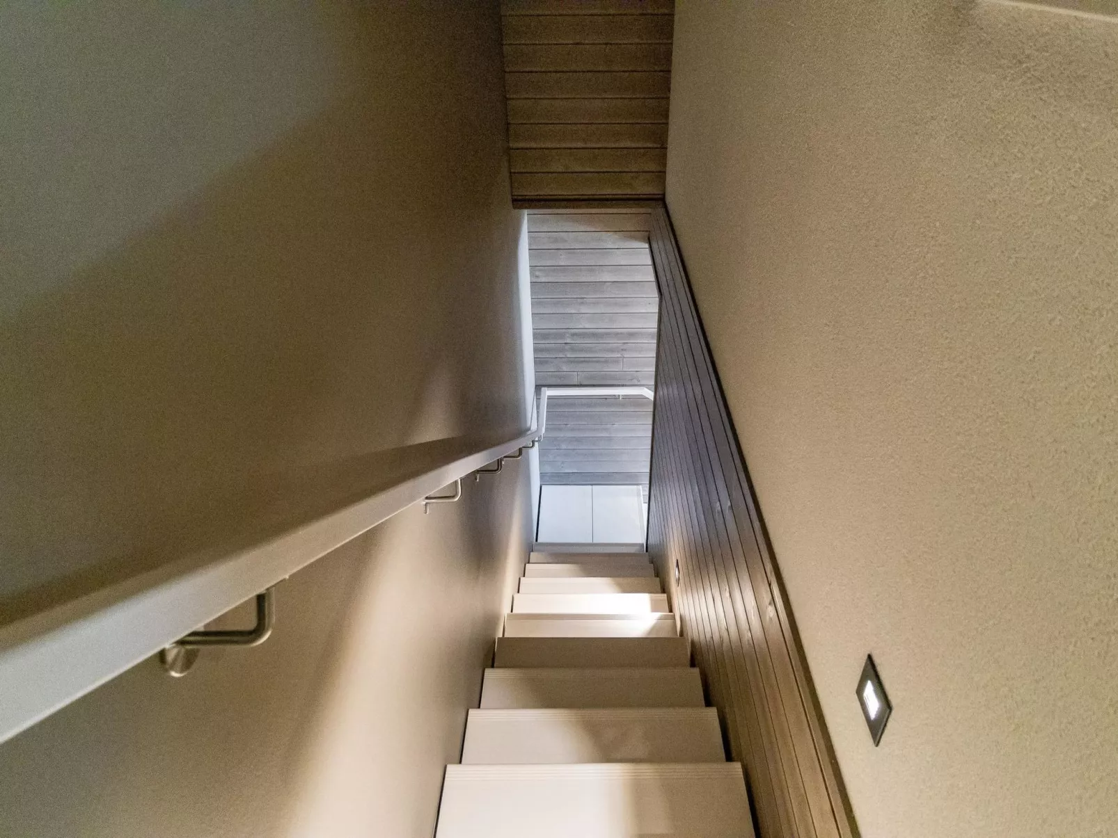 Uniikki 75, c402-Binnen