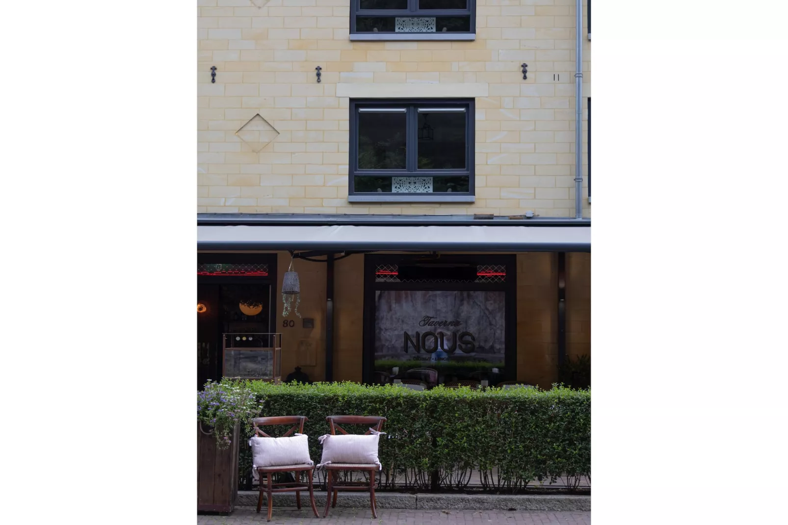 Luxe appartement Nous-Buitenkant zomer