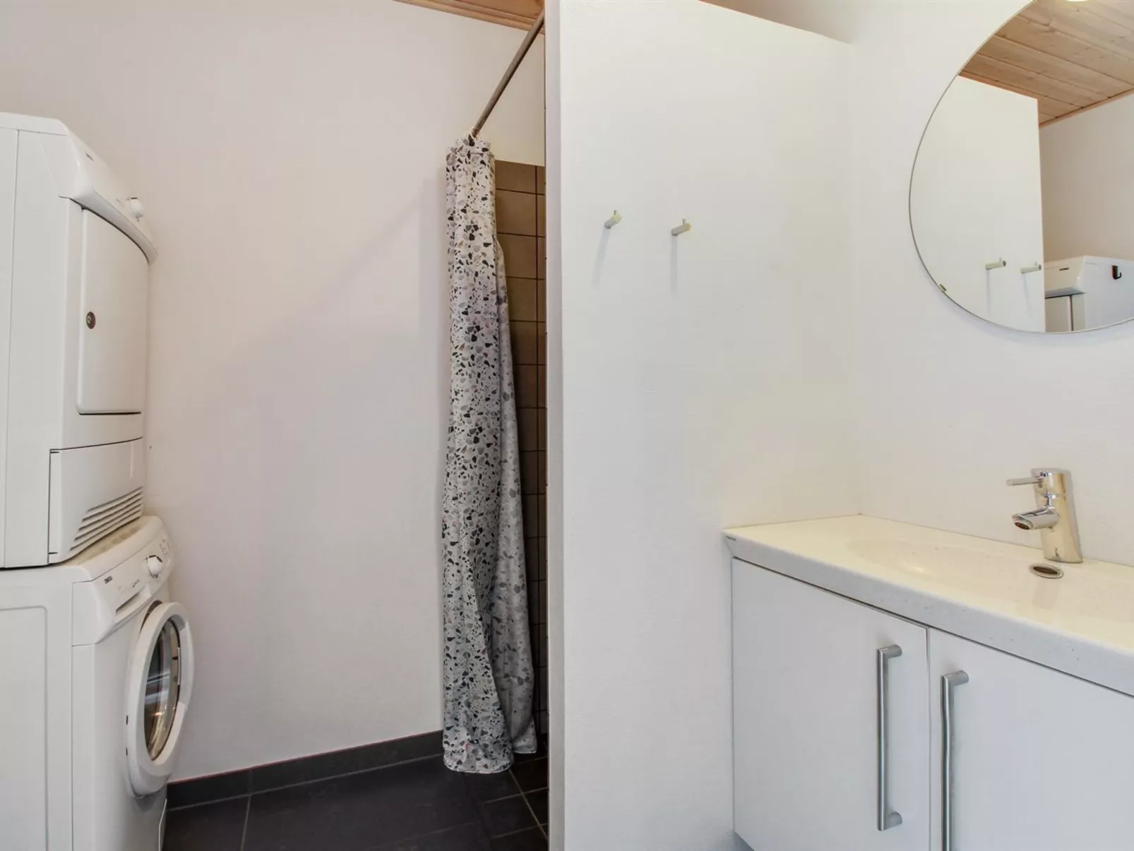 "Lucjan" - 800m from the sea-Binnen