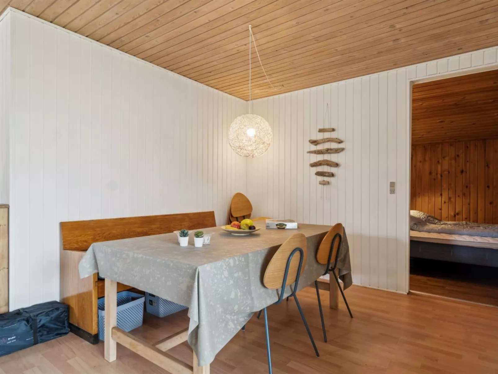 "Bruno" - 400m from the sea-Binnen