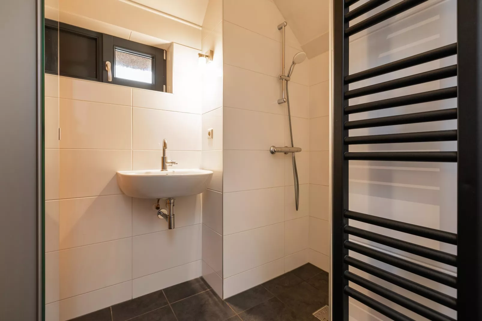 Buitenhuis Wellness-Badkamer