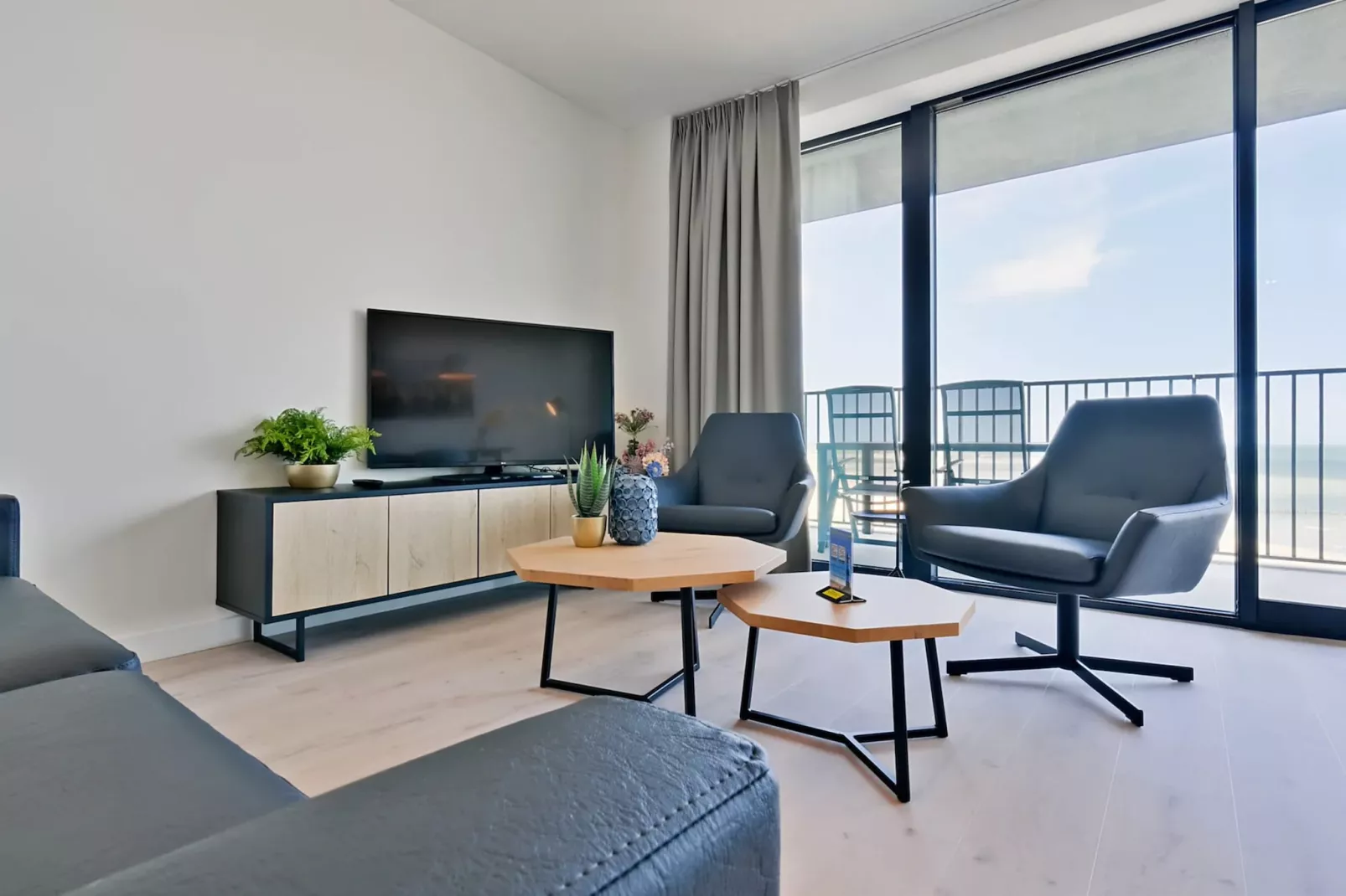 Breskens Apartments & Penthouses 2 - Buitenkant zomer